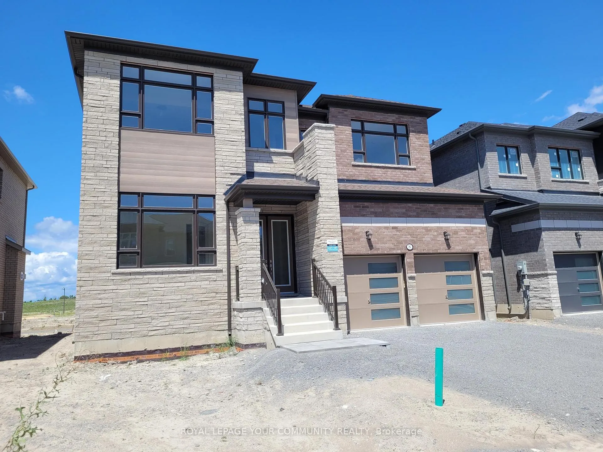 Photo 2 of 8 Lorrain Hand Crescent, Georgina, Keswick South — HOMEH