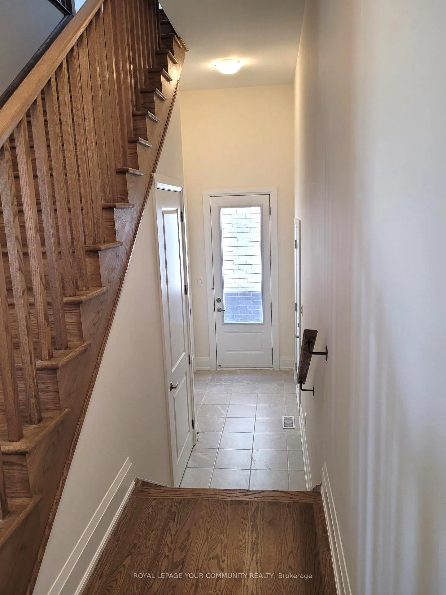 Photo 3 of 8 Lorrain Hand Crescent, Georgina, Keswick South — HOMEH