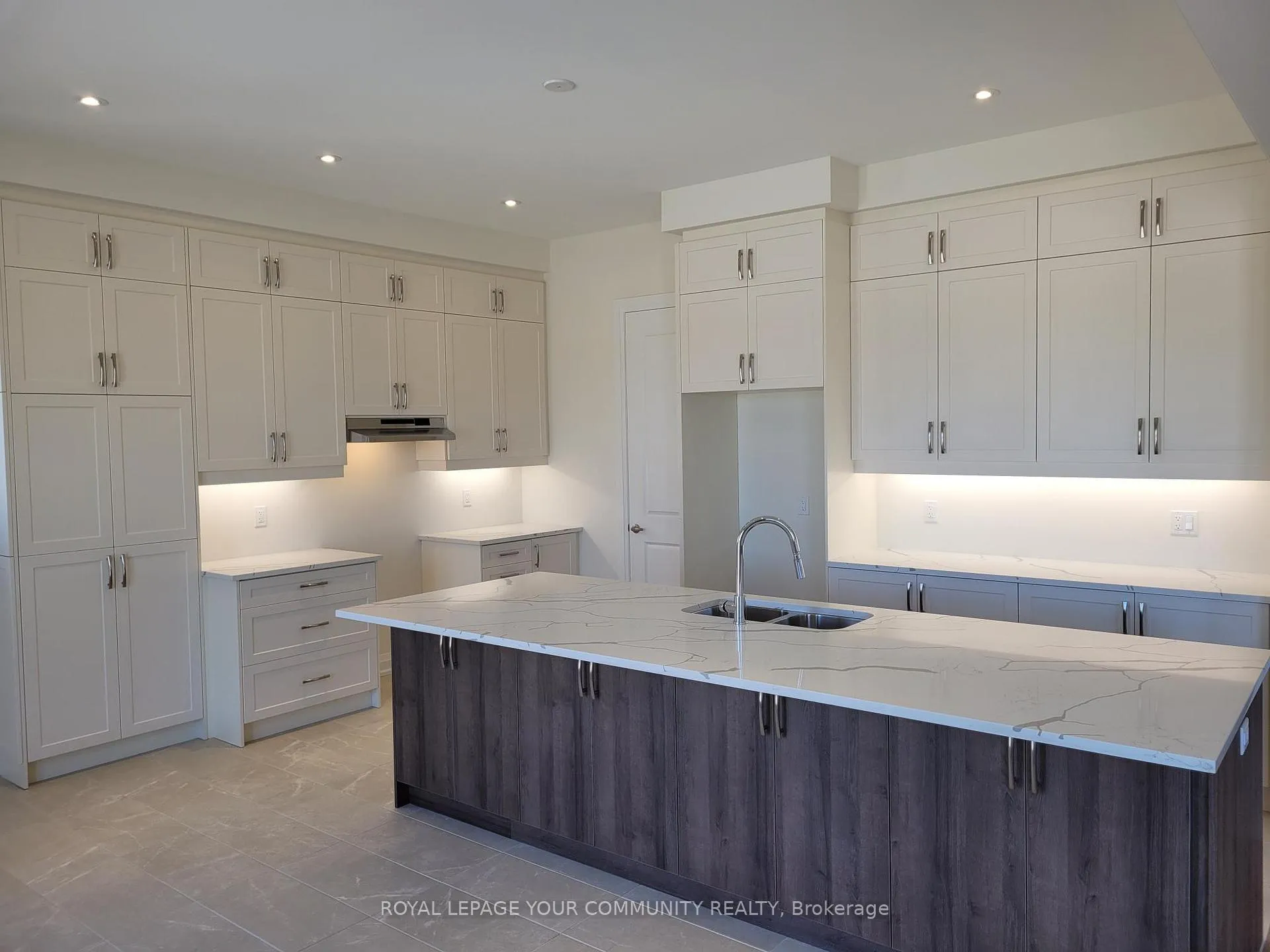 Photo 5 of 8 Lorrain Hand Crescent, Georgina, Keswick South — HOMEH