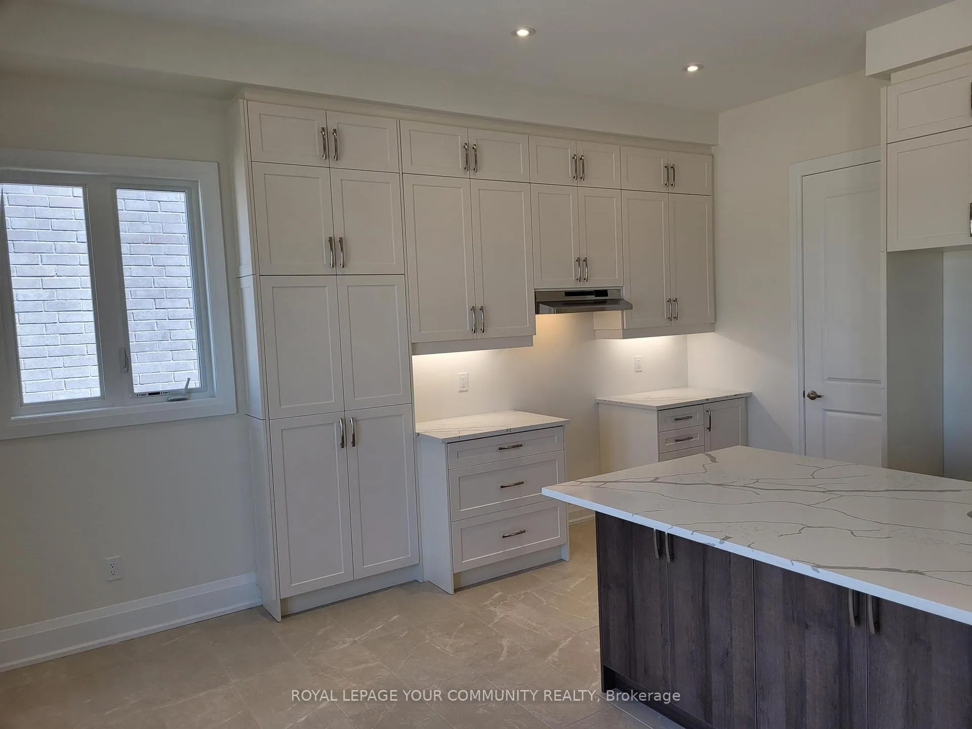 Photo 6 of 8 Lorrain Hand Crescent, Georgina, Keswick South — HOMEH