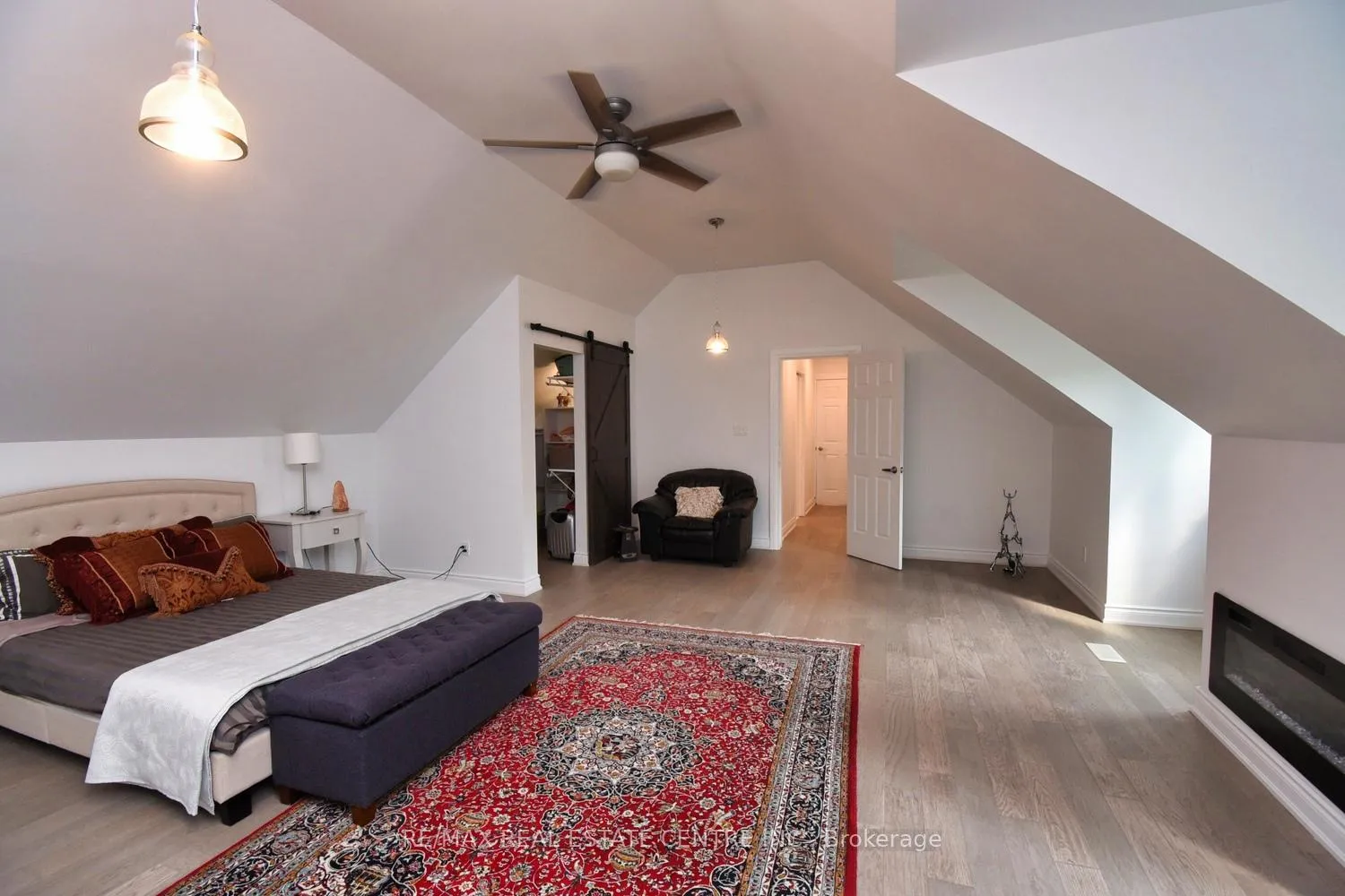 Photo 6 of 237 Highland Road E, Hamilton, Rural Stoney Creek — HOMEH