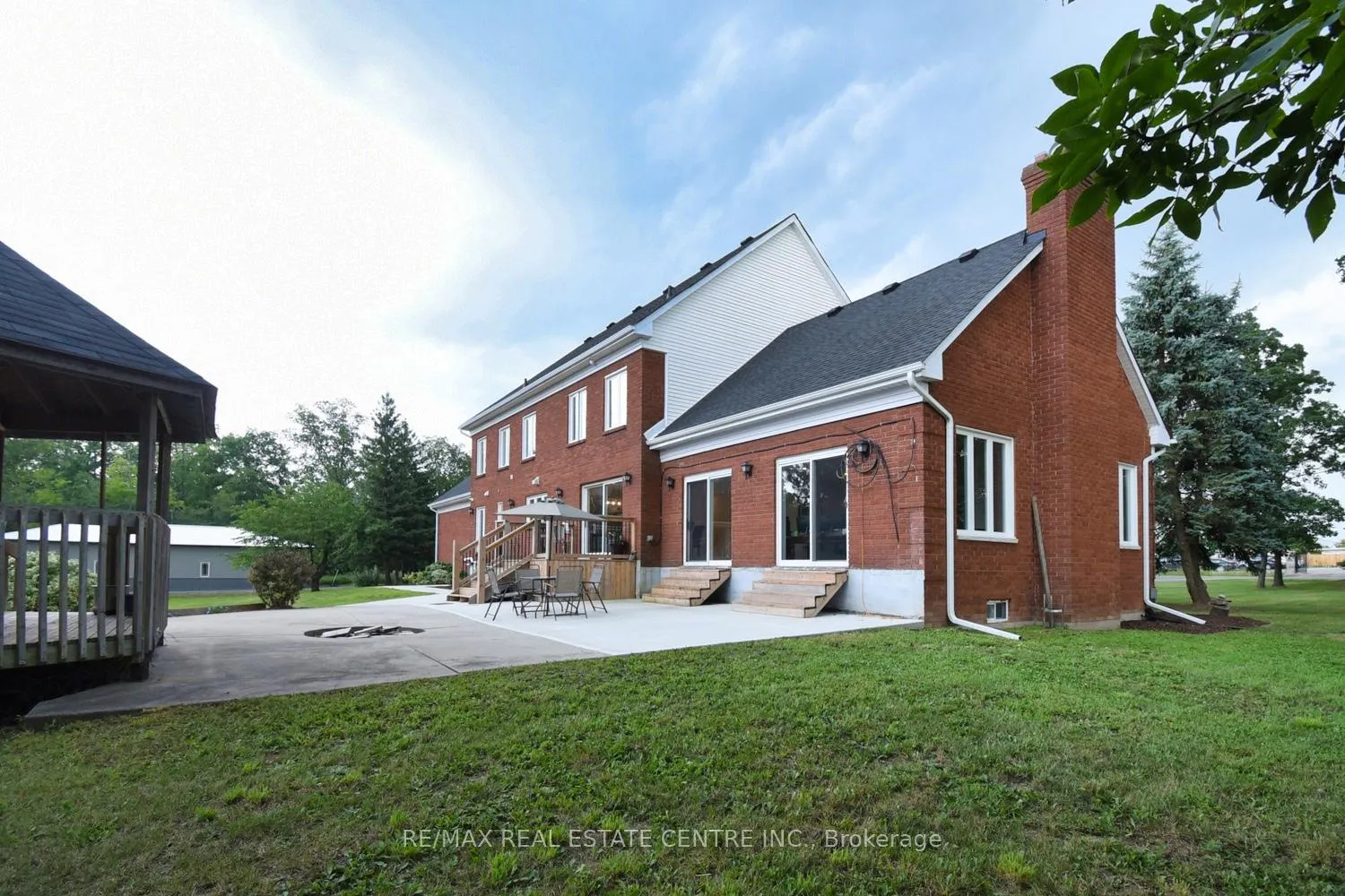 Photo 12 of 237 Highland Road E, Hamilton, Rural Stoney Creek — HOMEH