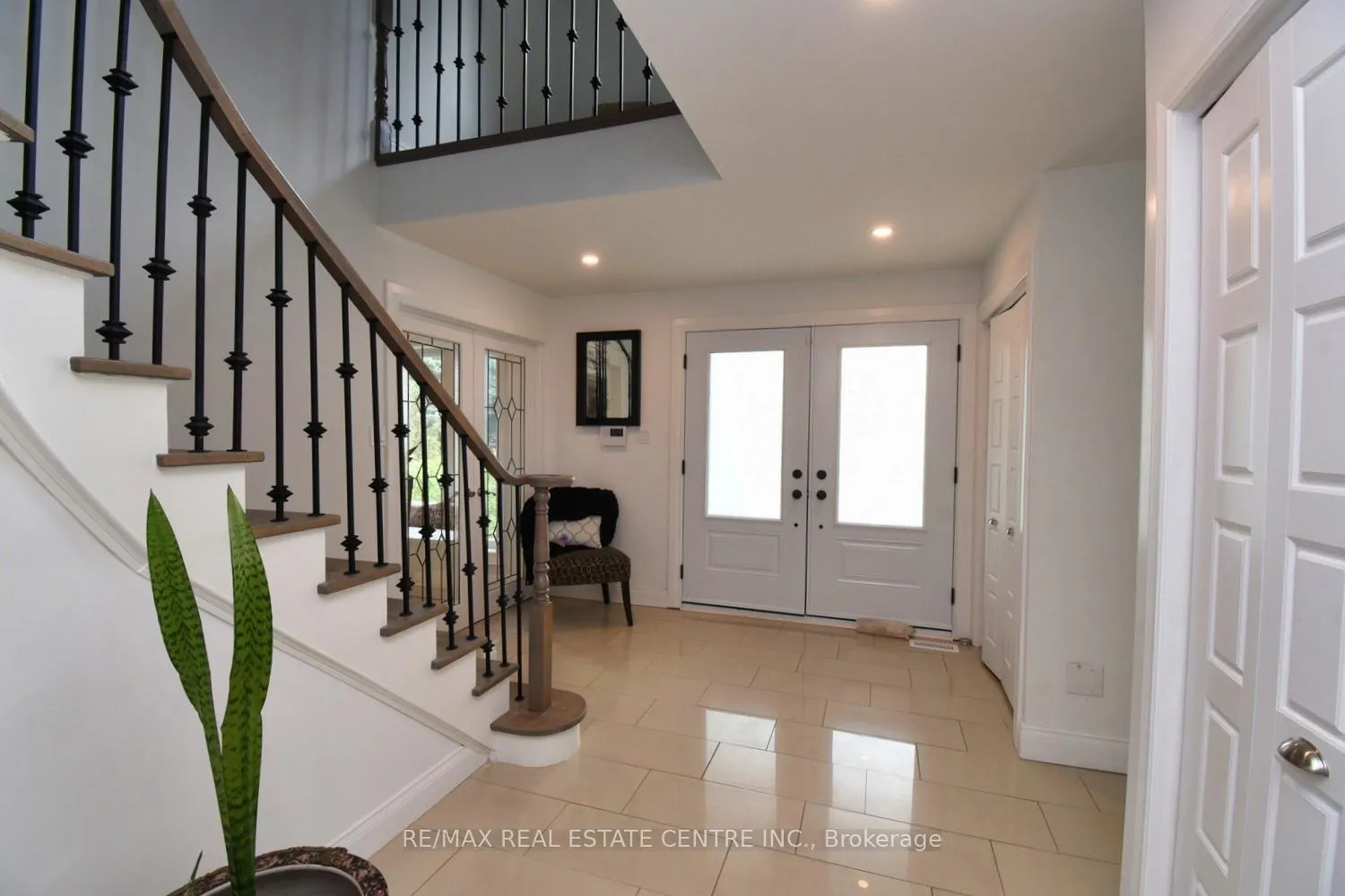Photo 14 of 237 Highland Road E, Hamilton, Rural Stoney Creek — HOMEH