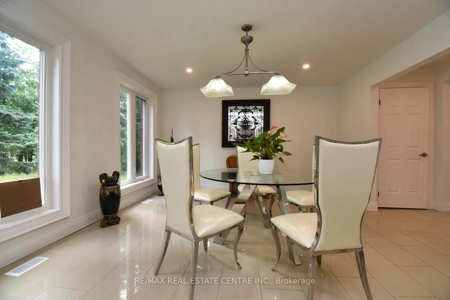 Photo 17 of 237 Highland Road E, Hamilton, Rural Stoney Creek — HOMEH