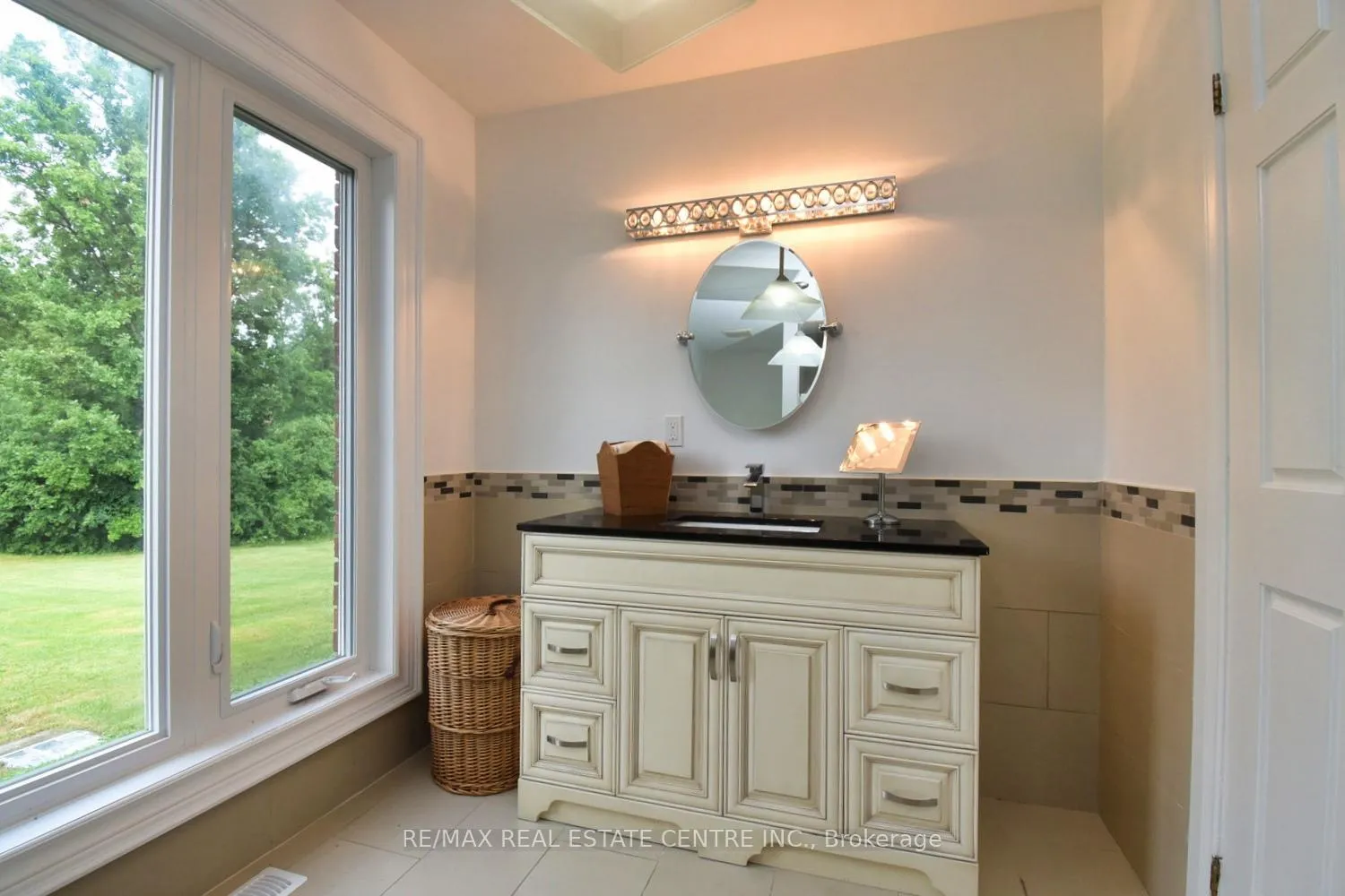 Photo 22 of 237 Highland Road E, Hamilton, Rural Stoney Creek — HOMEH