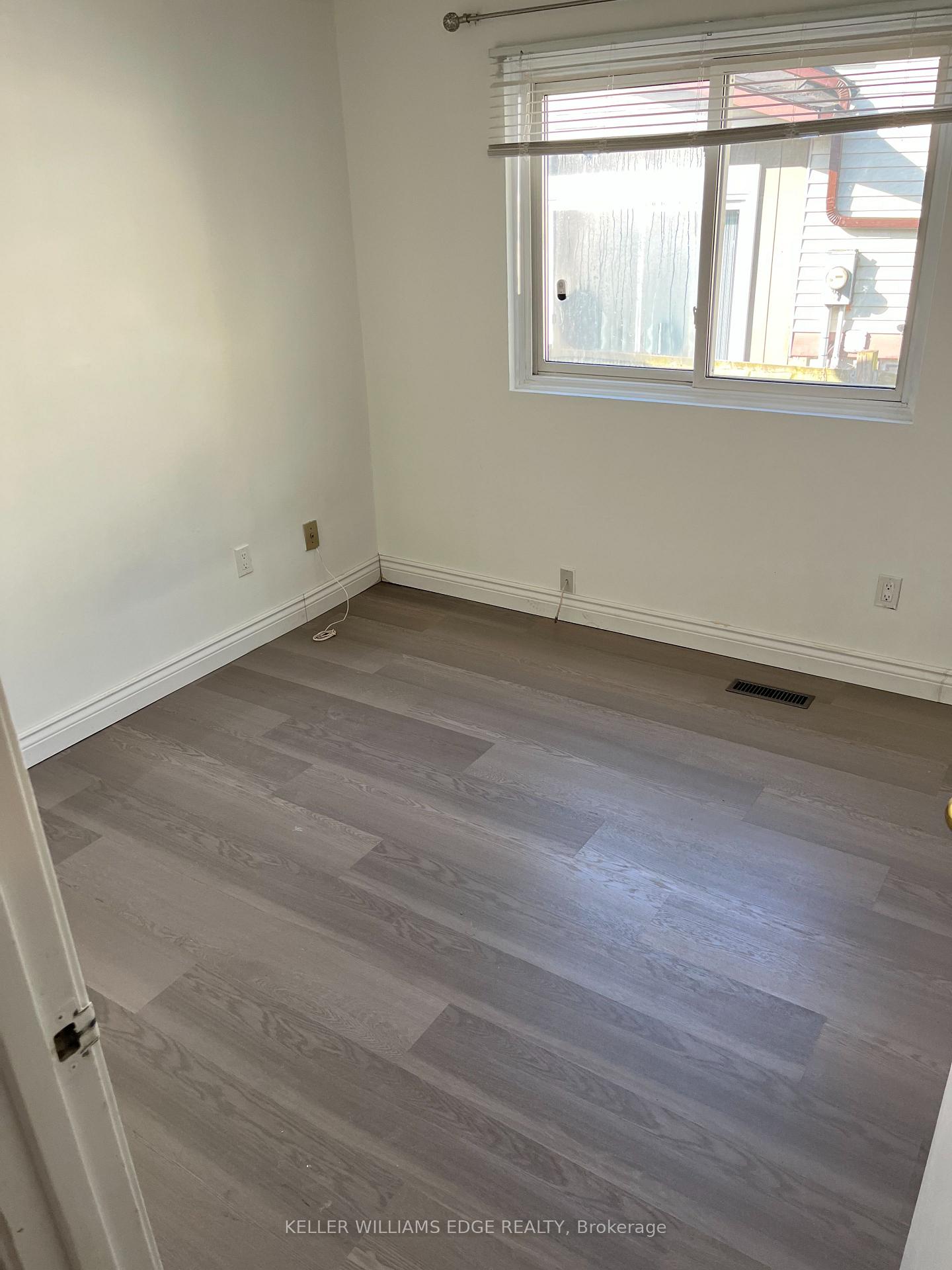 Photo 7 of 2233 Manchester Drive E, Burlington, Brant Hills — HOMEH
