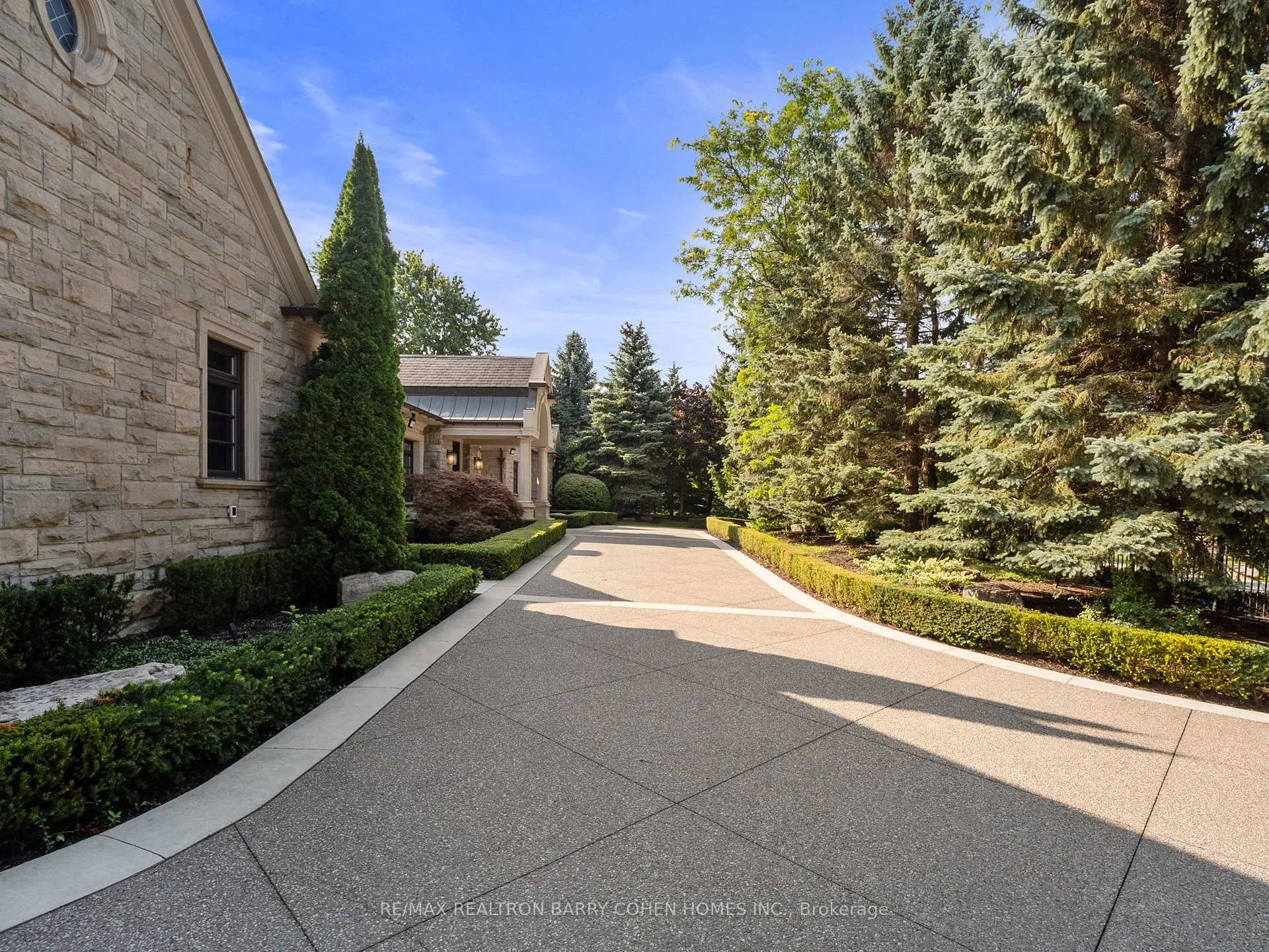Photo 3 of 284 Pine Valley Crescent, Vaughan, East Woodbridge — HOMEH