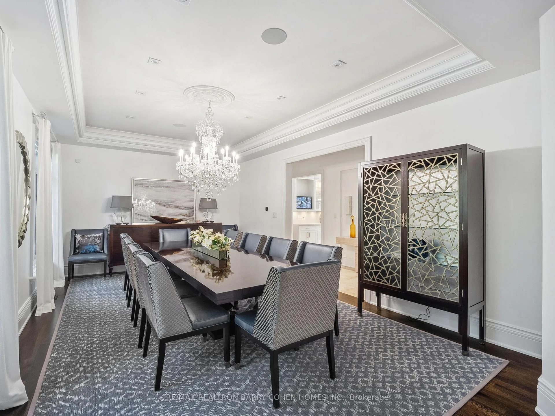 Photo 7 of 284 Pine Valley Crescent, Vaughan, East Woodbridge — HOMEH