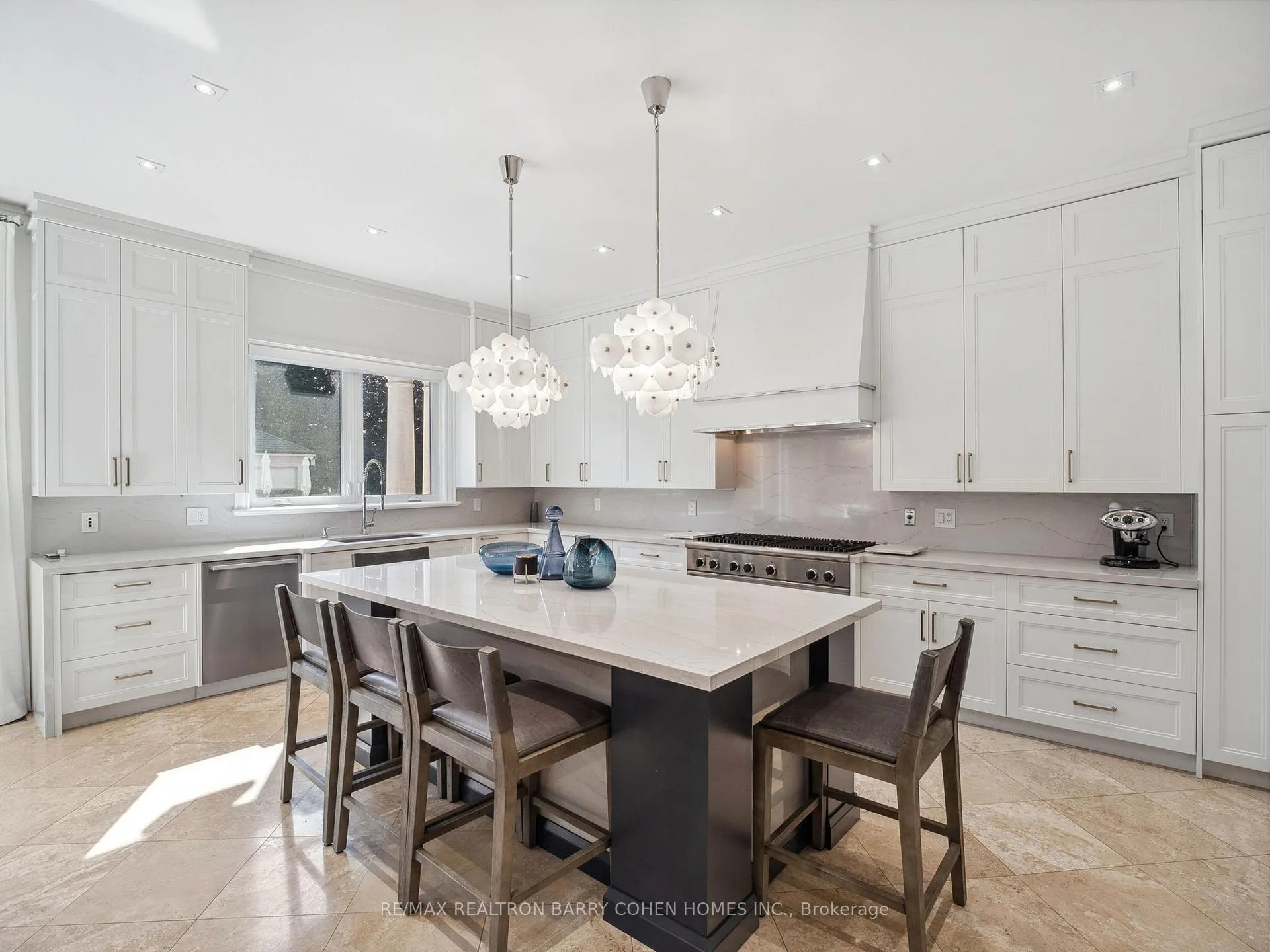 Photo 9 of 284 Pine Valley Crescent, Vaughan, East Woodbridge — HOMEH