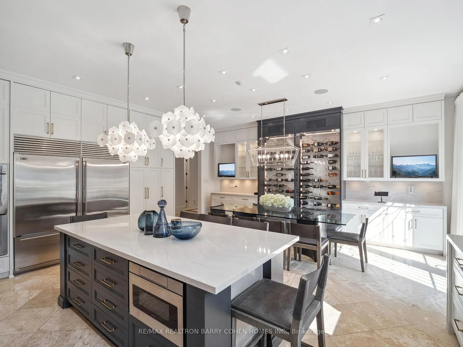 Photo 10 of 284 Pine Valley Crescent, Vaughan, East Woodbridge — HOMEH