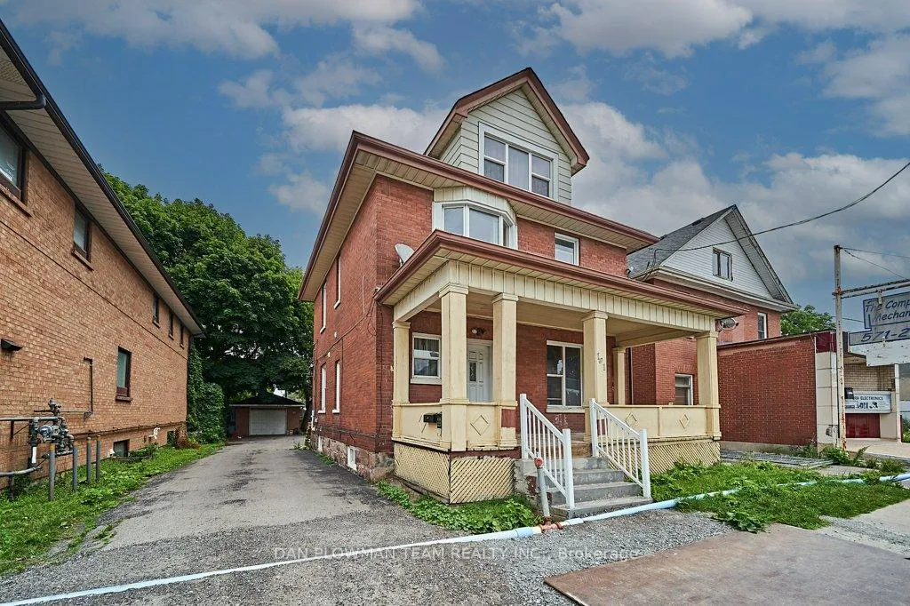 Front of 191 Simcoe Street S