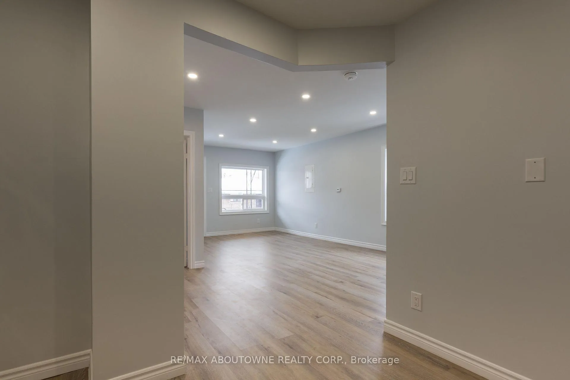 Photo 4 of Unit Main, 554 Mary Street, Hamilton, North End — HOMEH