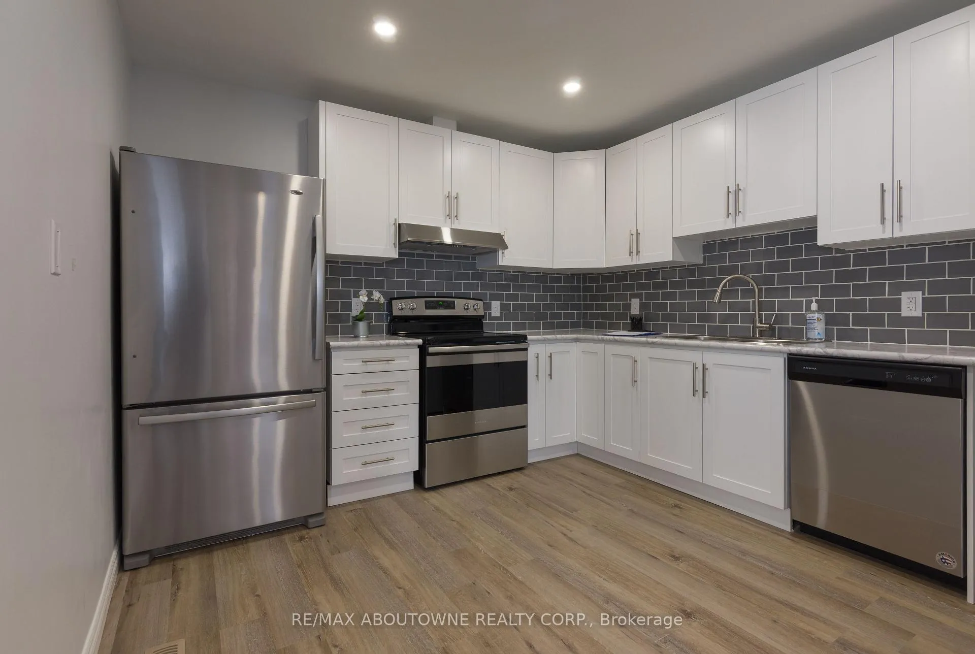 Photo 7 of Unit Main, 554 Mary Street, Hamilton, North End — HOMEH