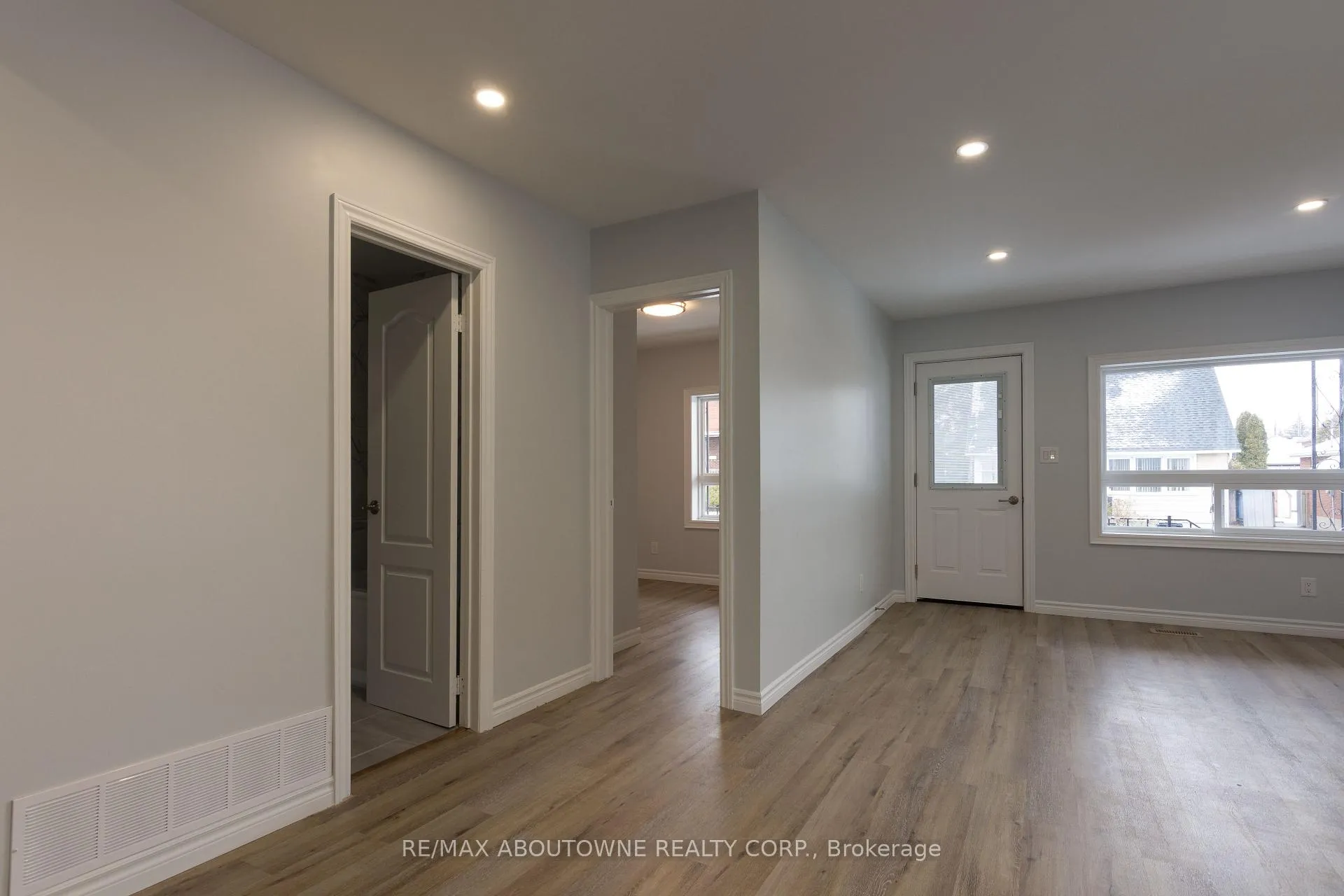 Photo 15 of Unit Main, 554 Mary Street, Hamilton, North End — HOMEH