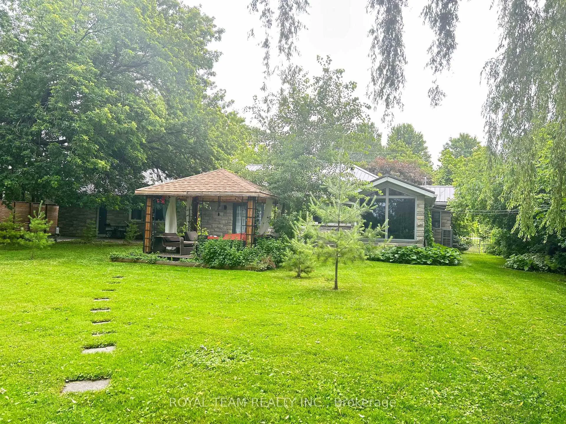 Photo 2 of 18962 Dufferin Street, King, Rural King — HOMEH