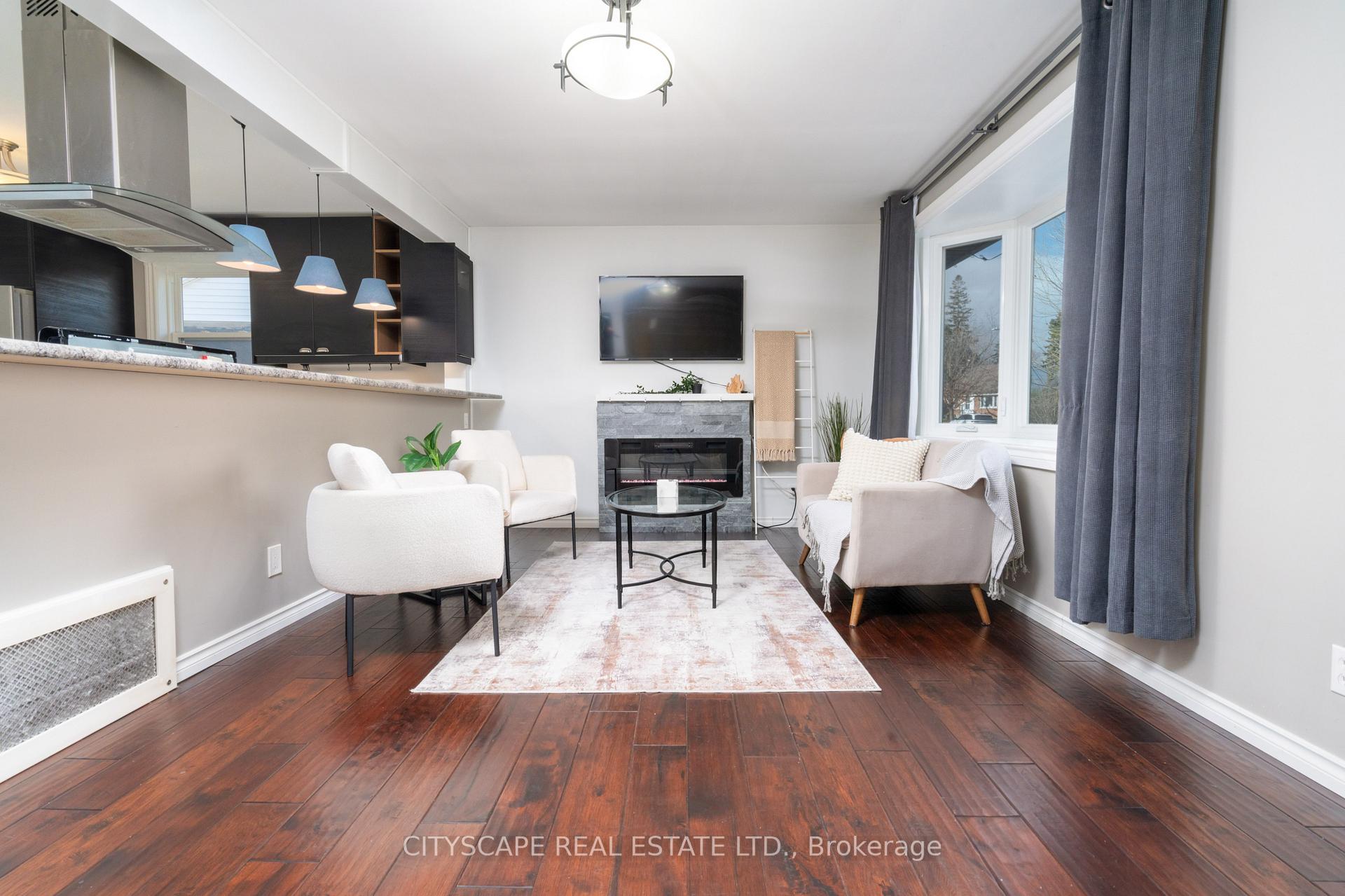 Photo 4 of 35 Forest Road, Ajax, South East — HOMEH