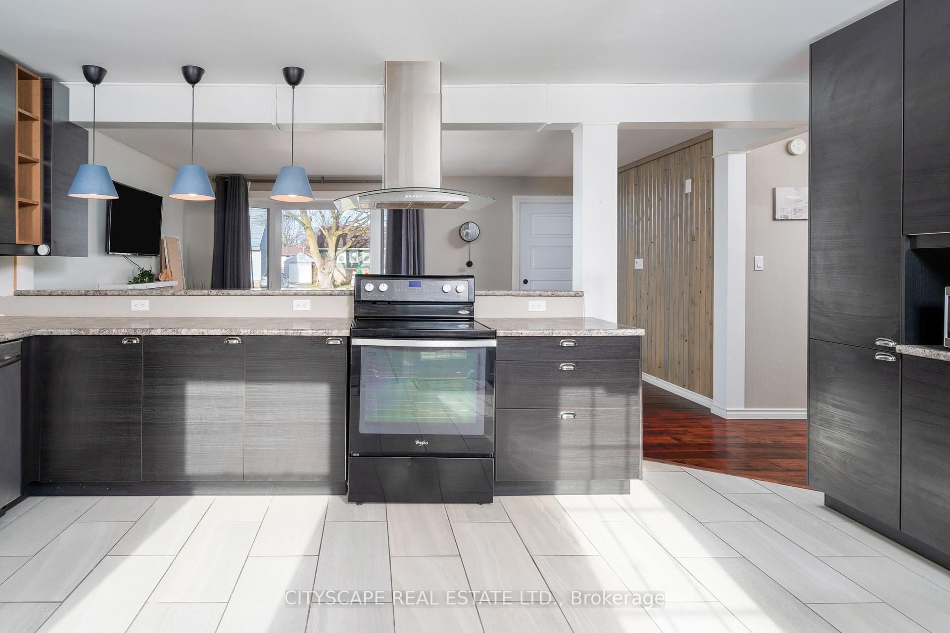Photo 8 of 35 Forest Road, Ajax, South East — HOMEH
