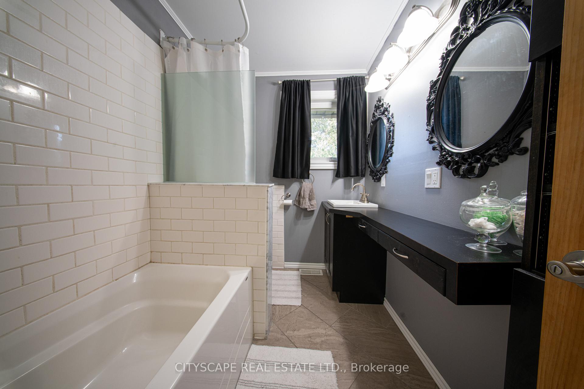 Photo 20 of 35 Forest Road, Ajax, South East — HOMEH