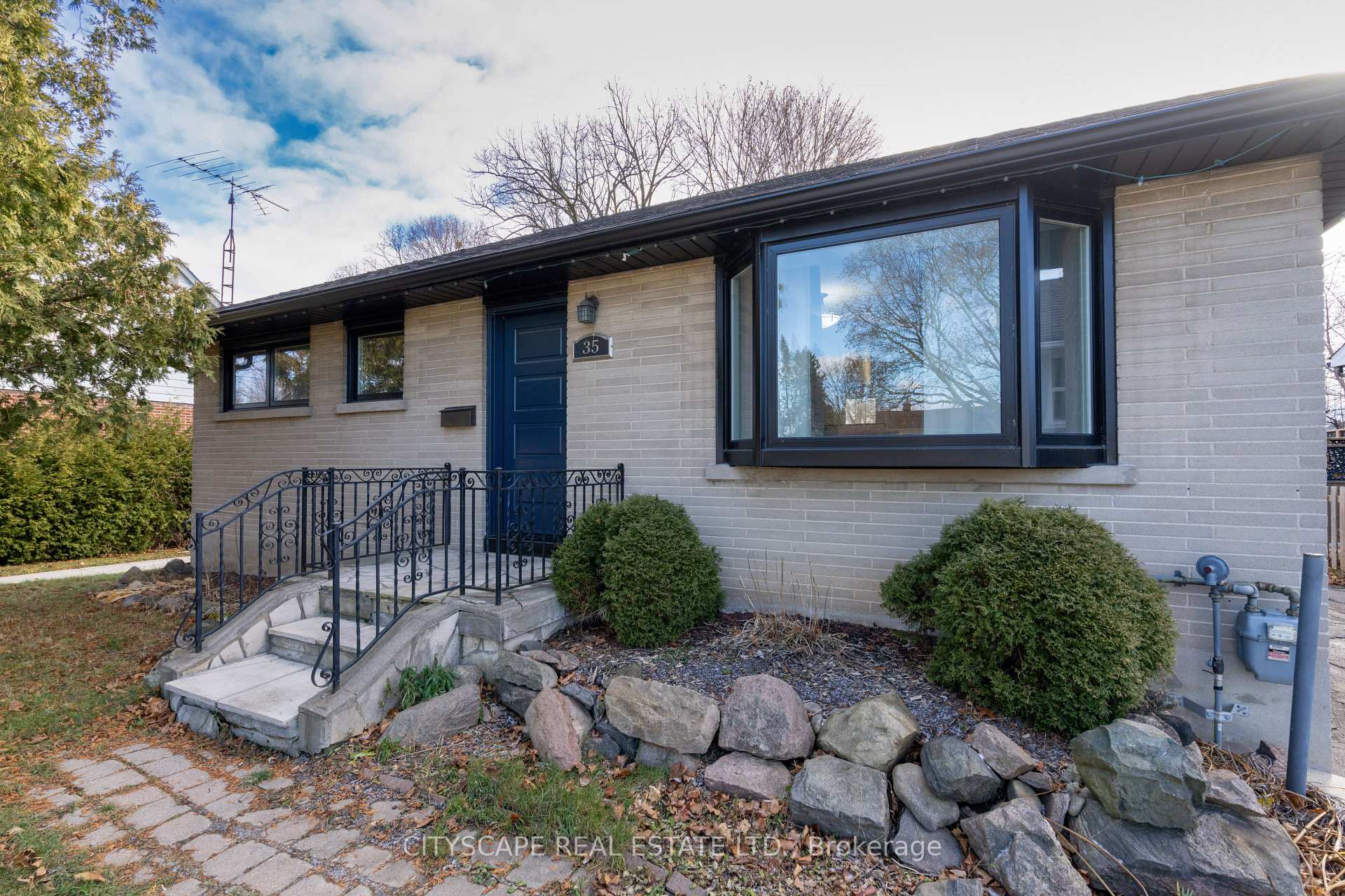 Photo 31 of 35 Forest Road, Ajax, South East — HOMEH