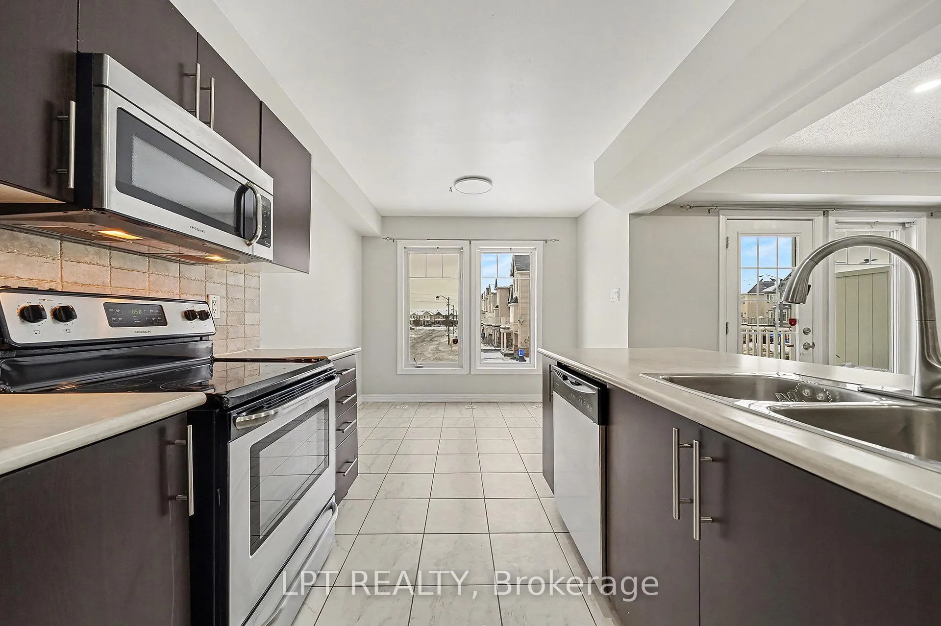 Photo 4 of 2319 Blue Aster Street, Ottawa, Barrhaven - Half Moon Bay — HOMEH