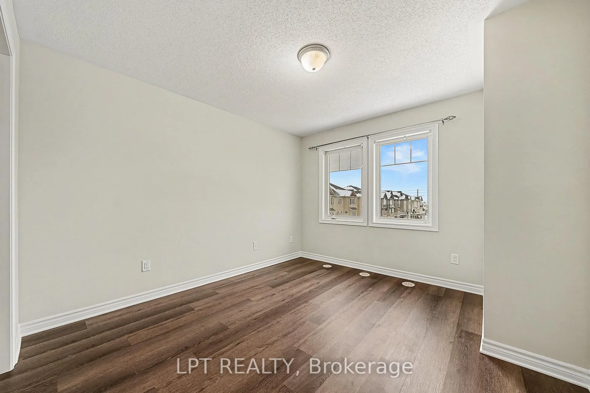 Photo 9 of 2319 Blue Aster Street, Ottawa, Barrhaven - Half Moon Bay — HOMEH