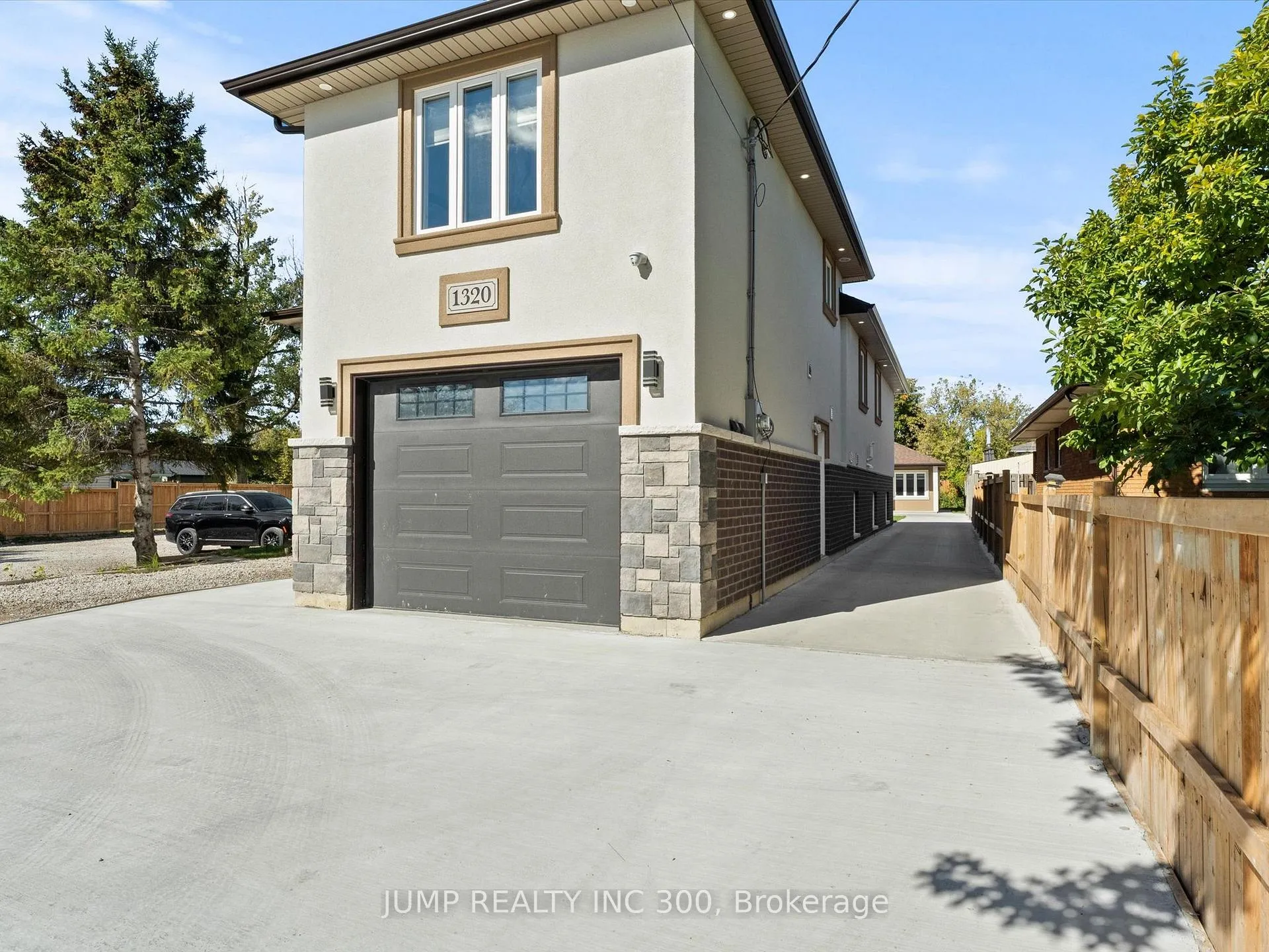 Photo 4 of 1320 Grand Marais Road, Windsor — HOMEH