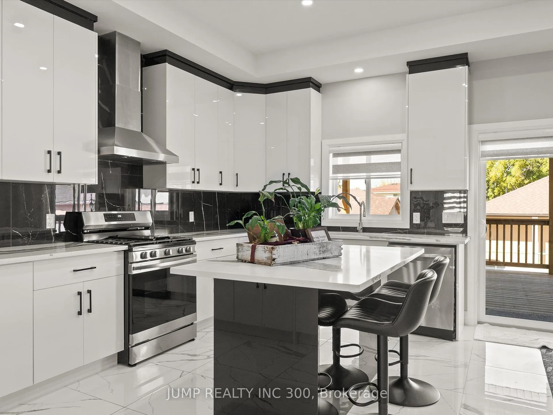 Photo 18 of 1320 Grand Marais Road, Windsor — HOMEH
