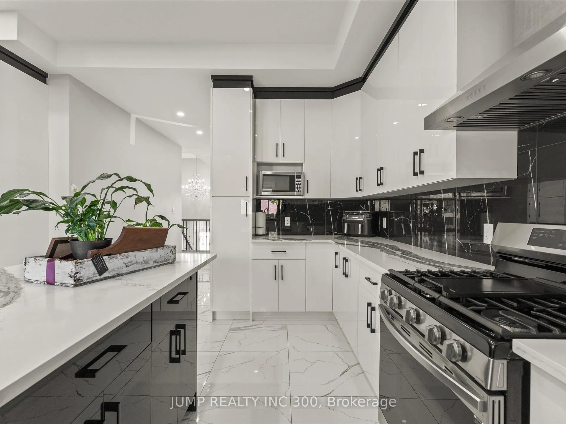 Photo 23 of 1320 Grand Marais Road, Windsor — HOMEH