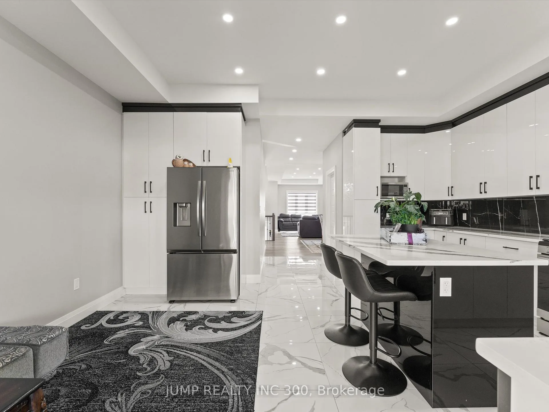 Photo 25 of 1320 Grand Marais Road, Windsor — HOMEH