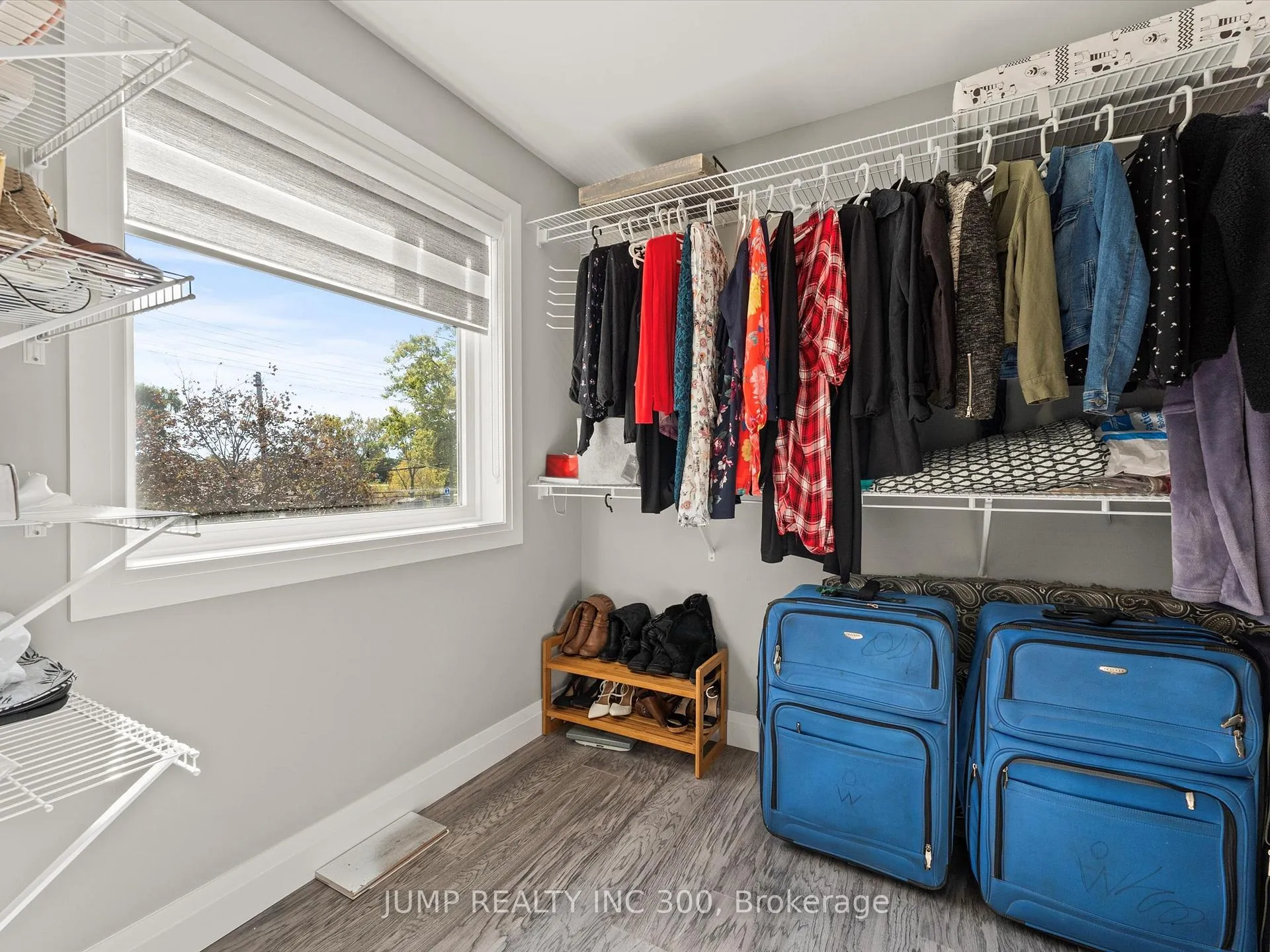 Photo 31 of 1320 Grand Marais Road, Windsor — HOMEH