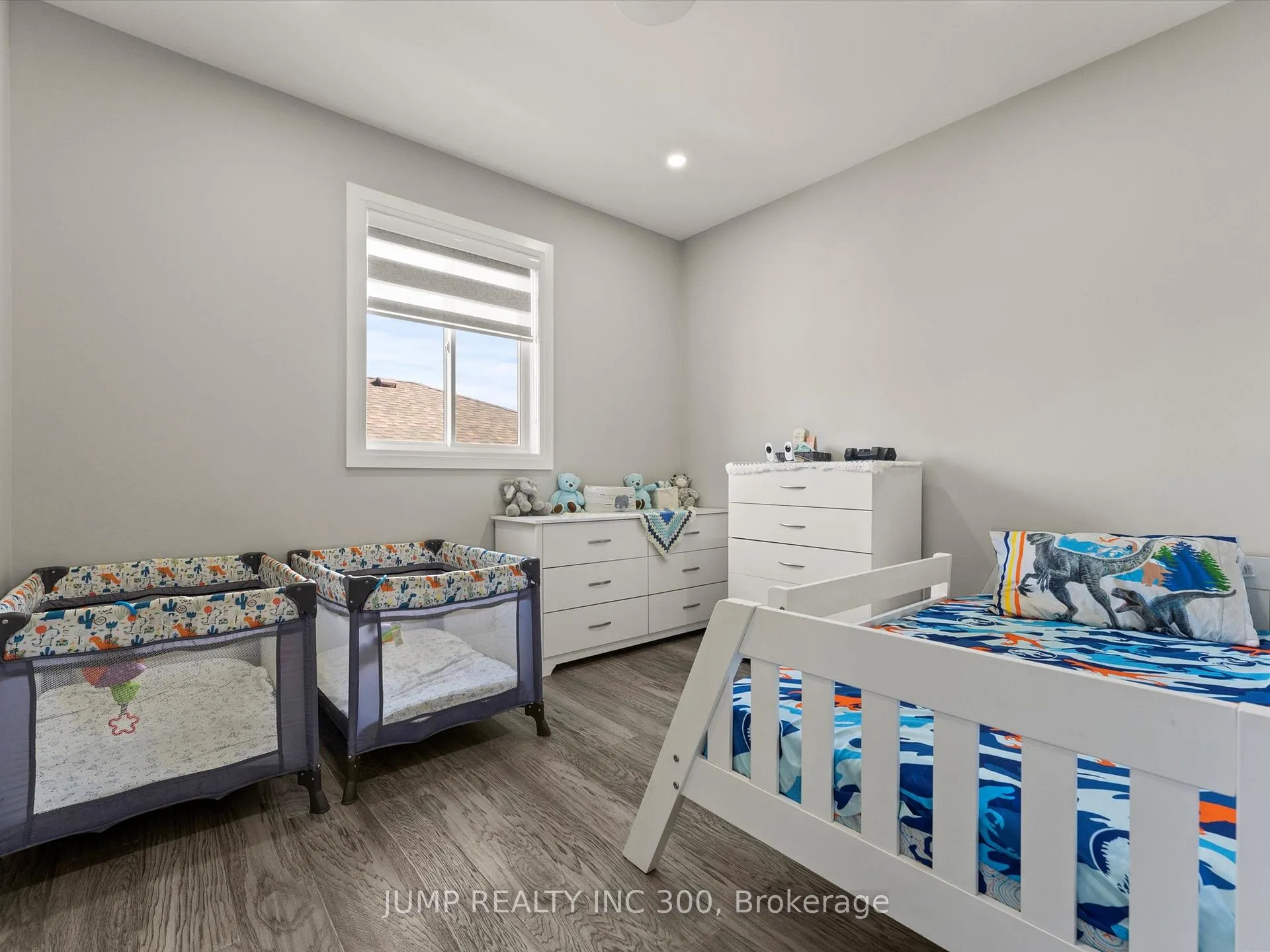 Photo 33 of 1320 Grand Marais Road, Windsor — HOMEH