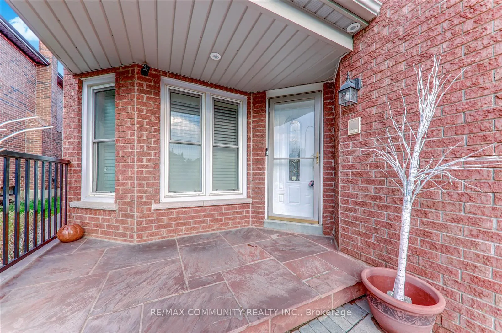 Photo 6 of Unit Main, 35 Hartrick Place, Whitby, Rolling Acres — HOMEH