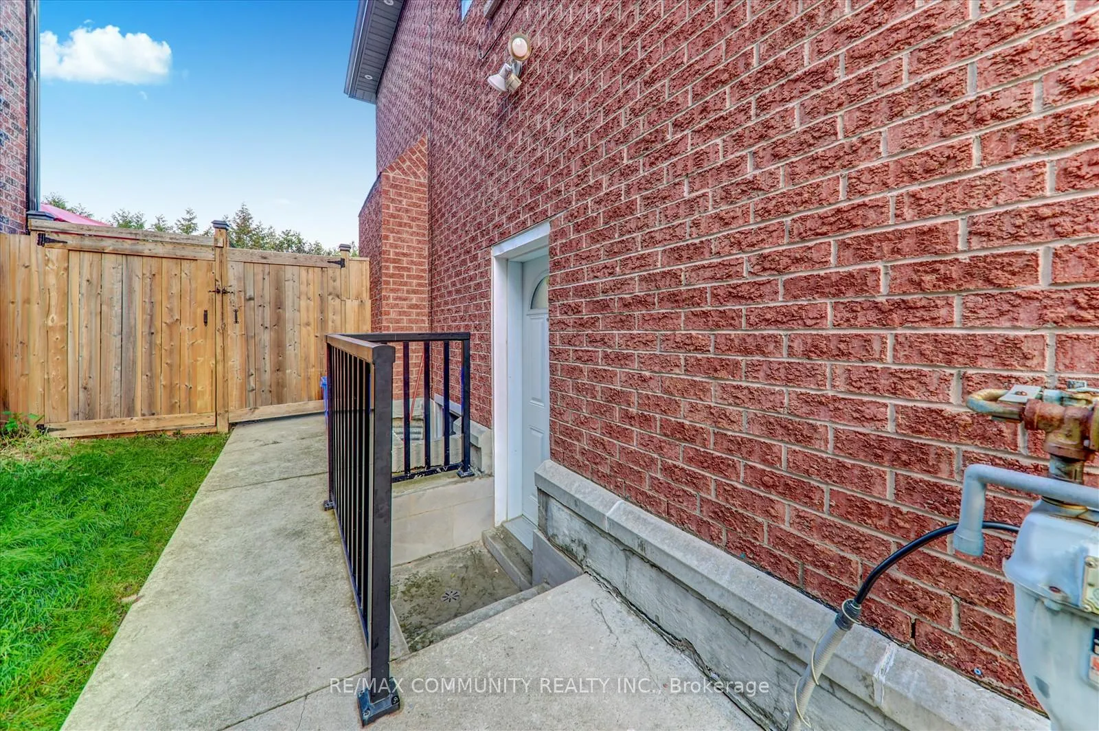 Photo 33 of Unit Main, 35 Hartrick Place, Whitby, Rolling Acres — HOMEH