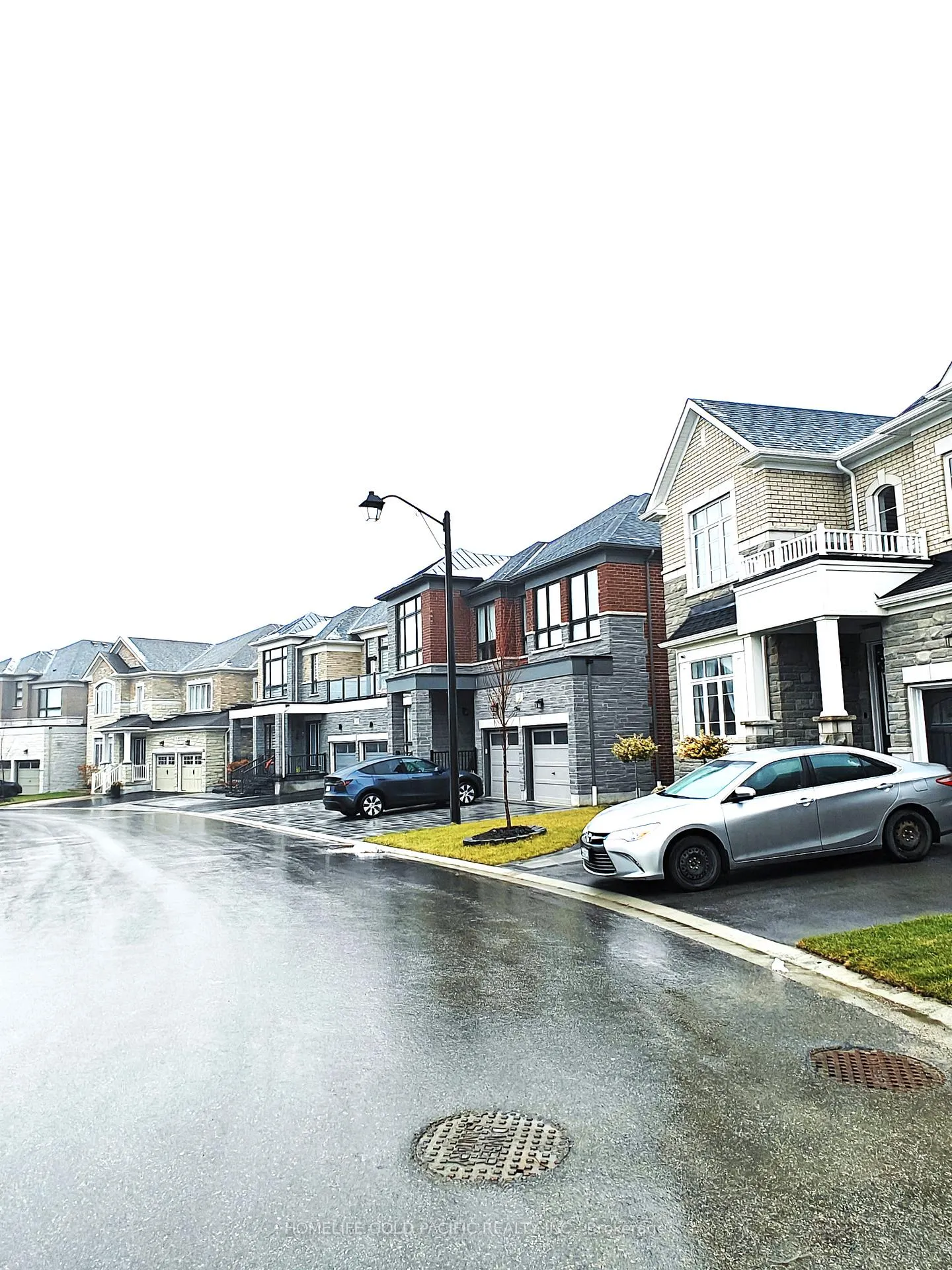 Photo 2 of 22 Pine Hill Crescent, Aurora, Aurora Estates — HOMEH