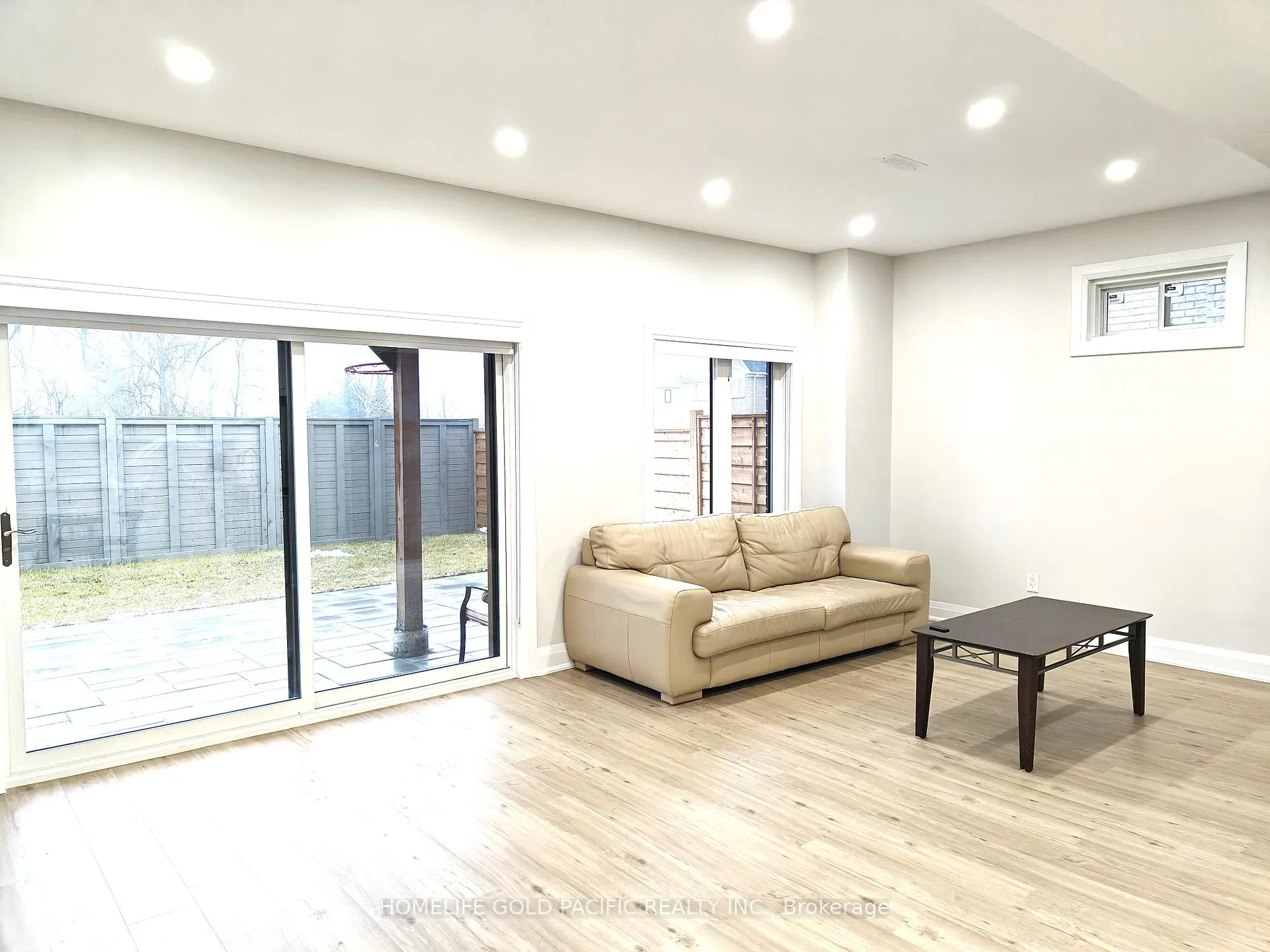 Photo 3 of 22 Pine Hill Crescent, Aurora, Aurora Estates — HOMEH