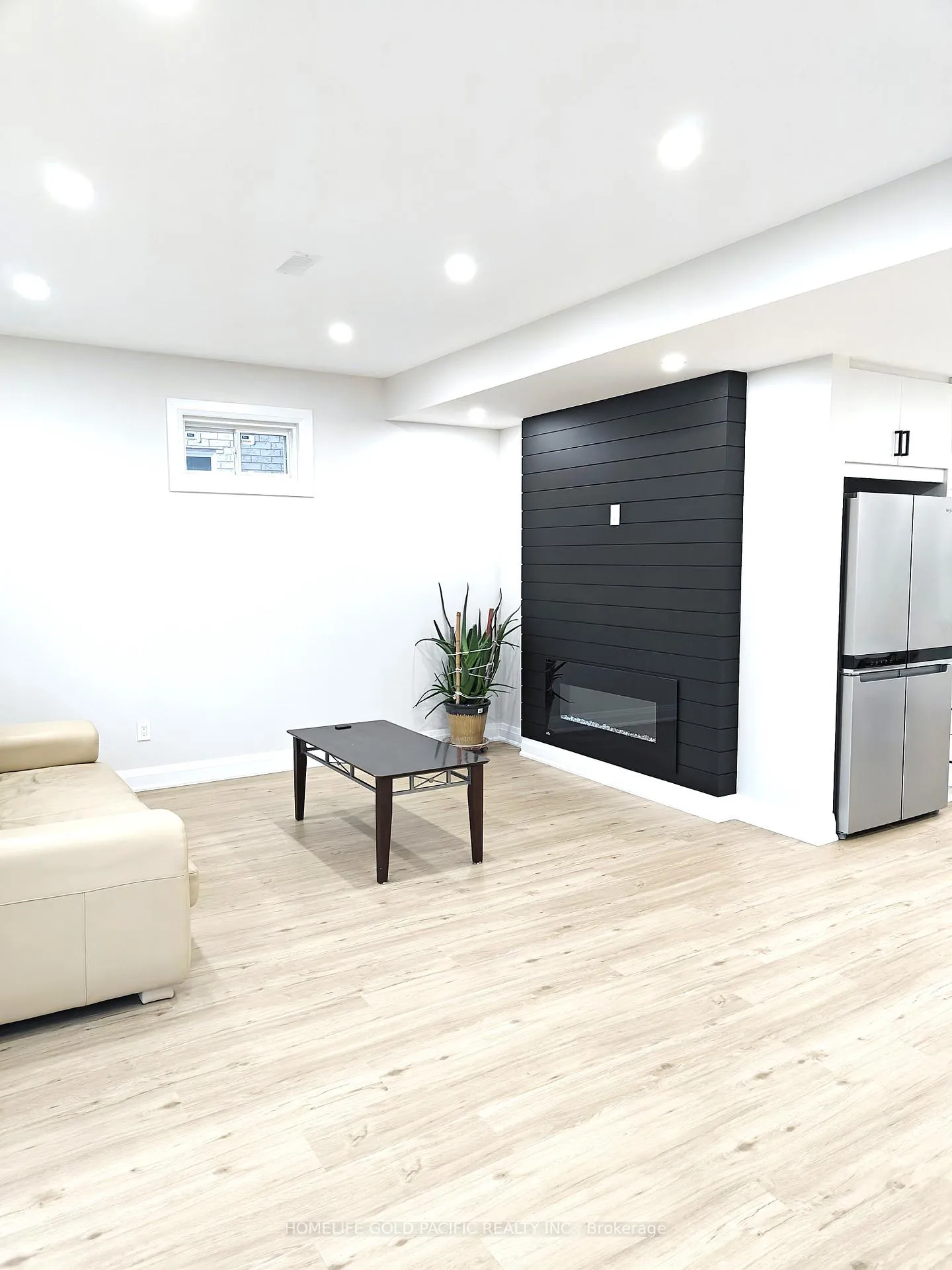 Photo 4 of 22 Pine Hill Crescent, Aurora, Aurora Estates — HOMEH