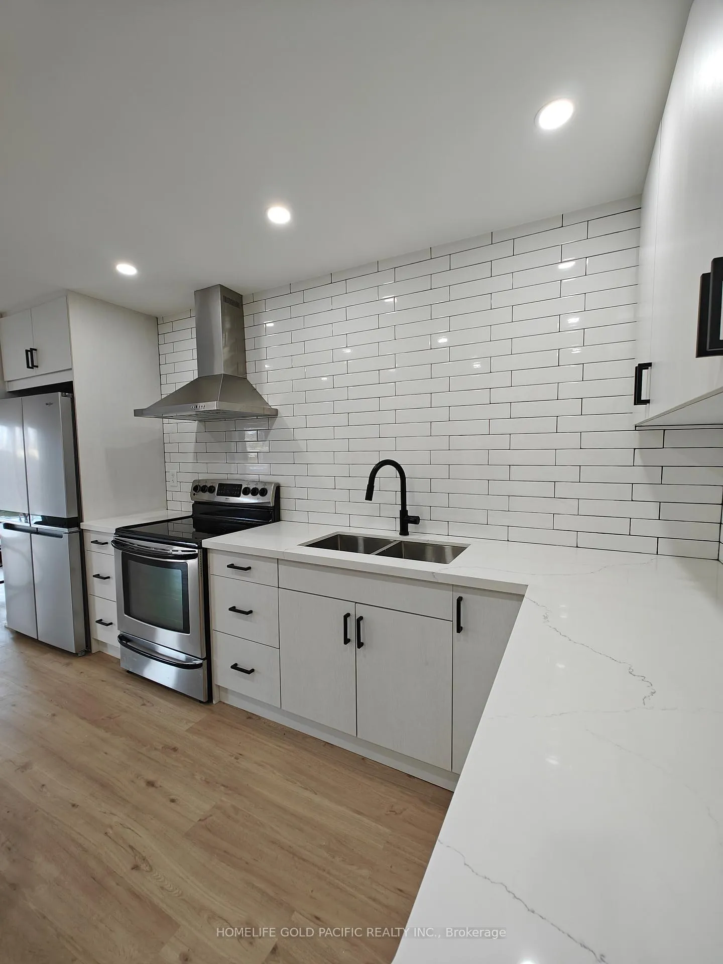 Photo 6 of 22 Pine Hill Crescent, Aurora, Aurora Estates — HOMEH