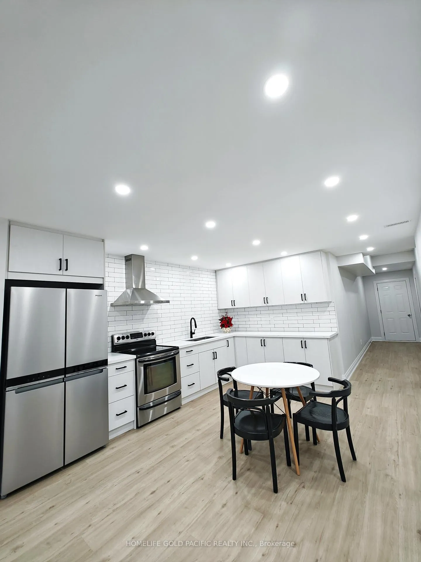 Photo 7 of 22 Pine Hill Crescent, Aurora, Aurora Estates — HOMEH