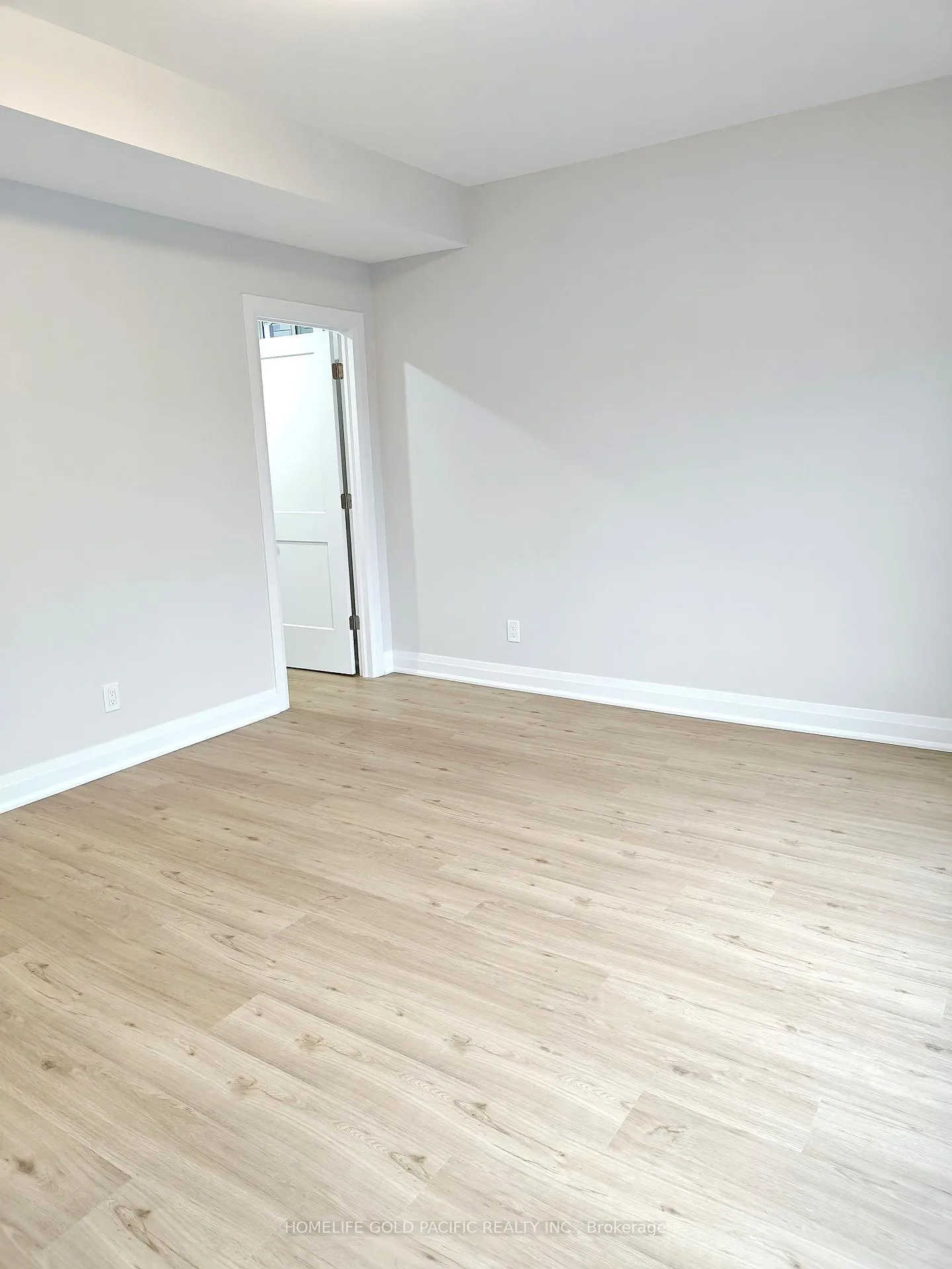Photo 11 of 22 Pine Hill Crescent, Aurora, Aurora Estates — HOMEH