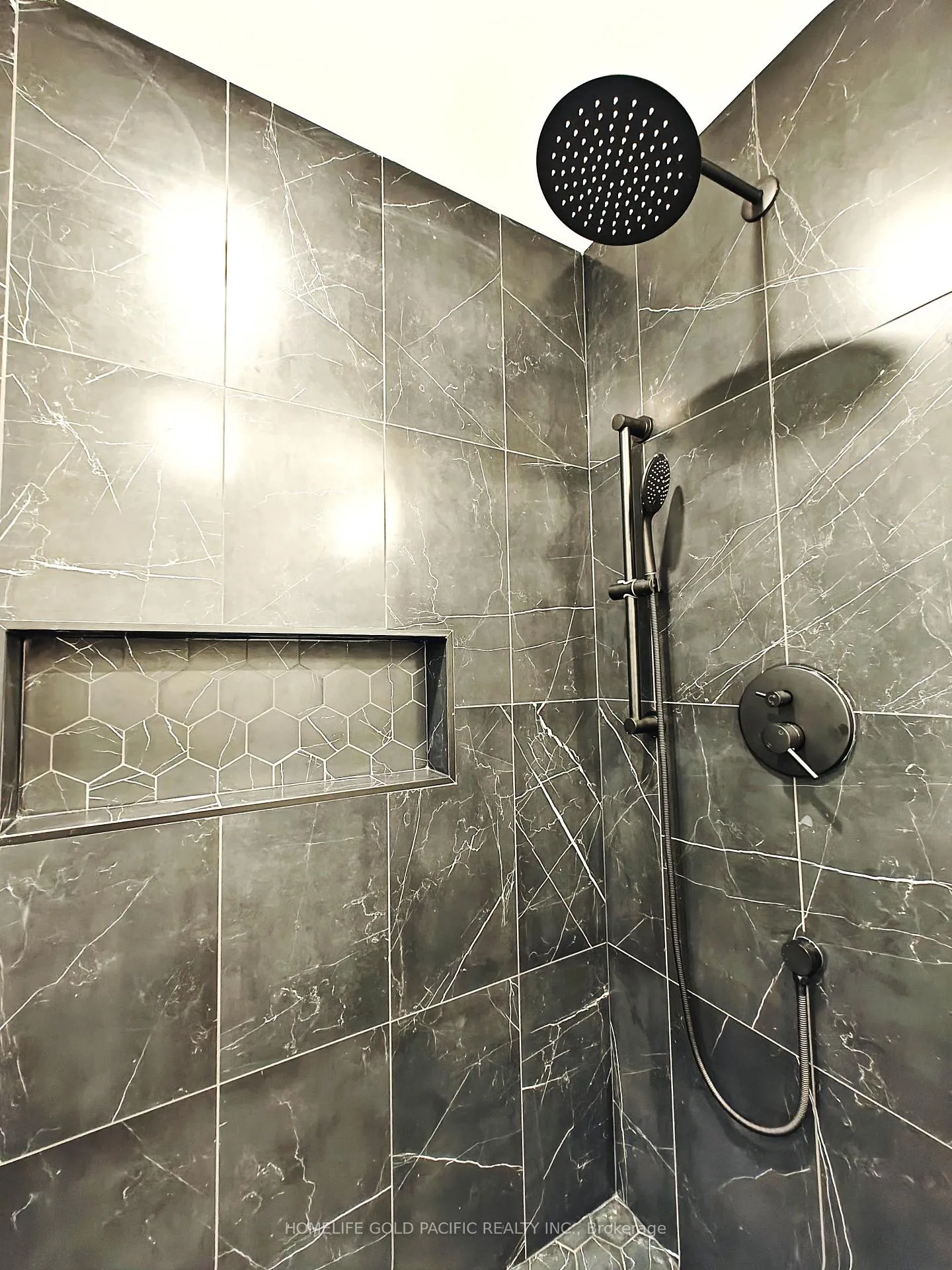 Photo 18 of 22 Pine Hill Crescent, Aurora, Aurora Estates — HOMEH