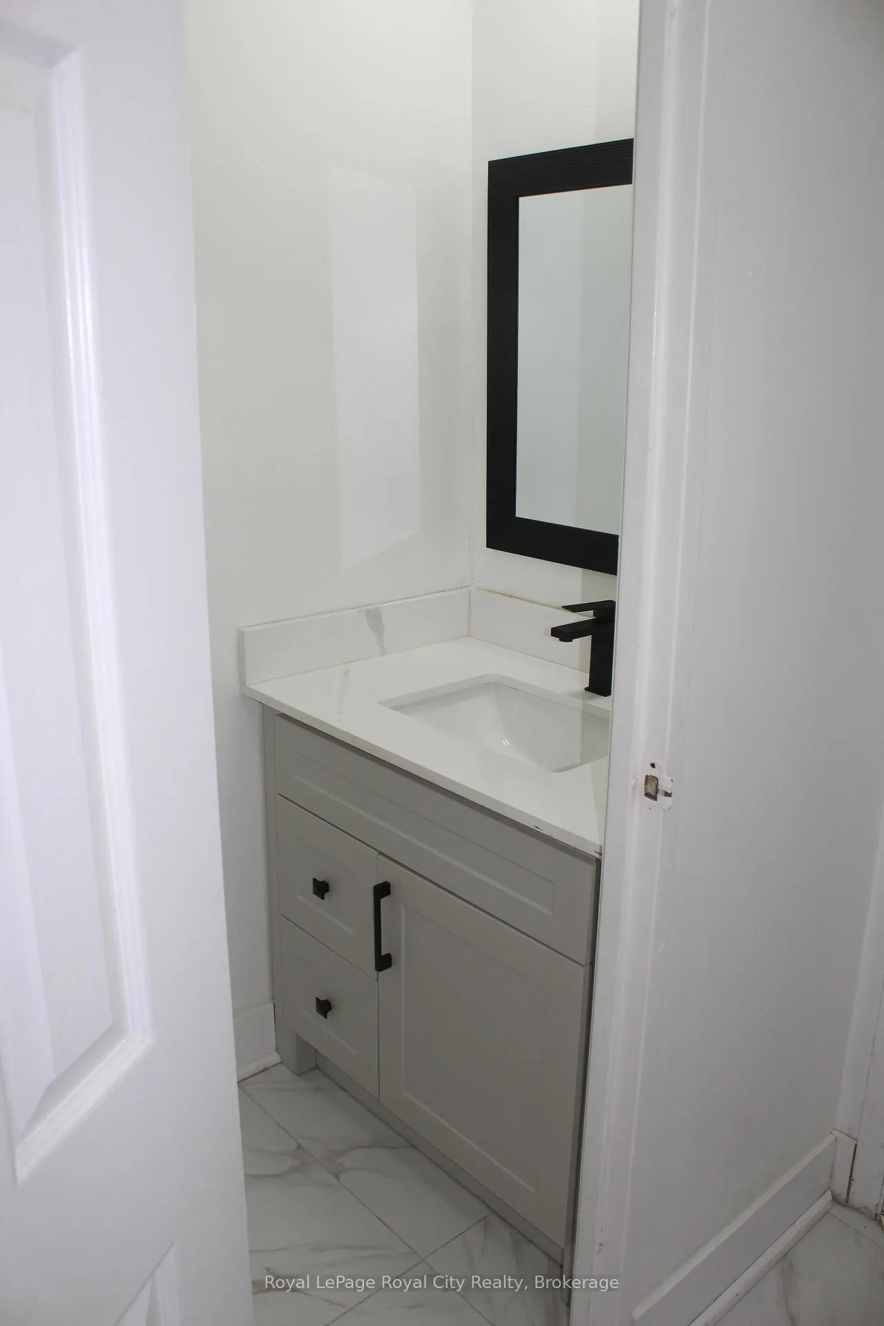 Photo 5 of 137 Jansen Avenue, Kitchener, Centreville Chicopee — HOMEH