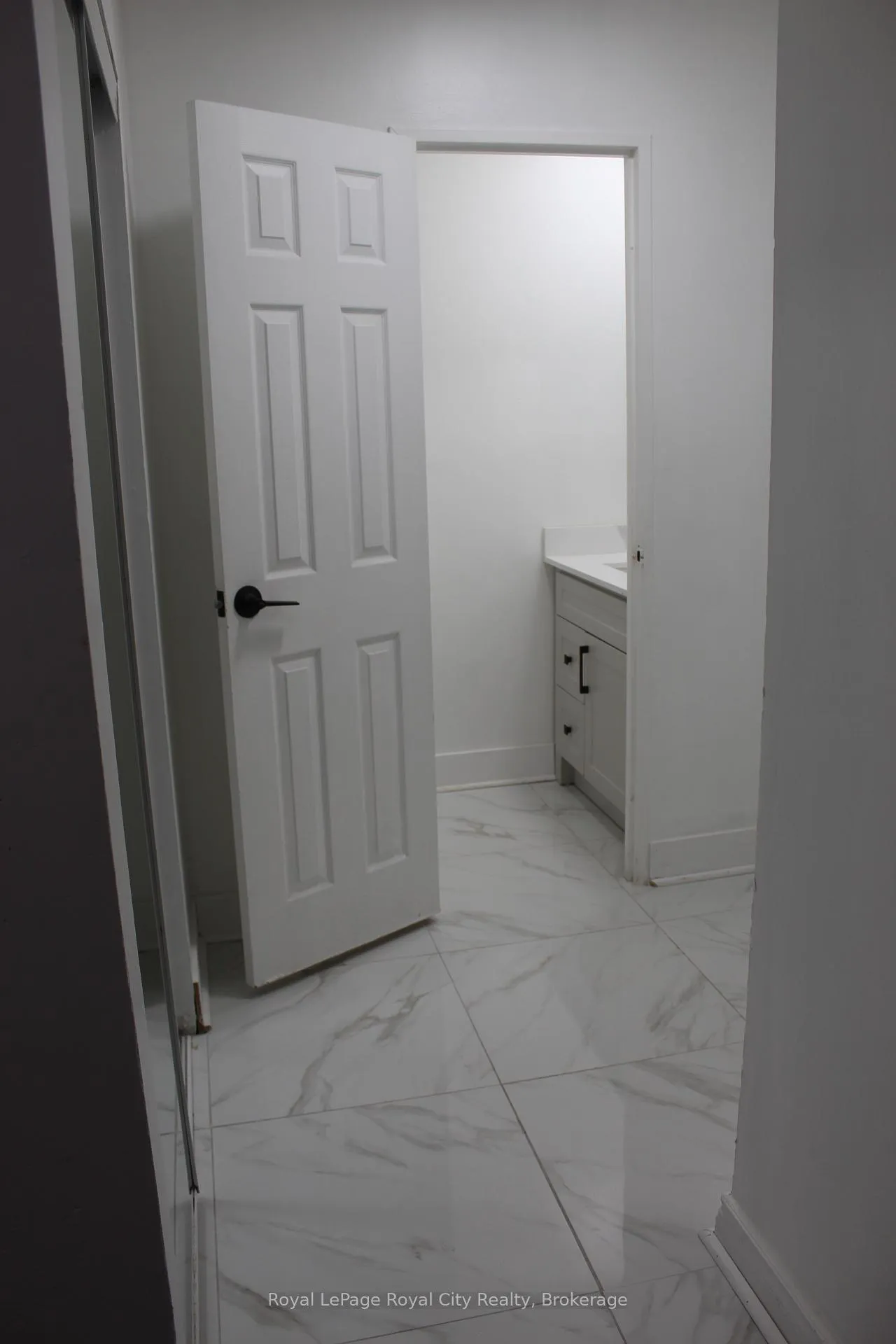 Photo 6 of 137 Jansen Avenue, Kitchener, Centreville Chicopee — HOMEH