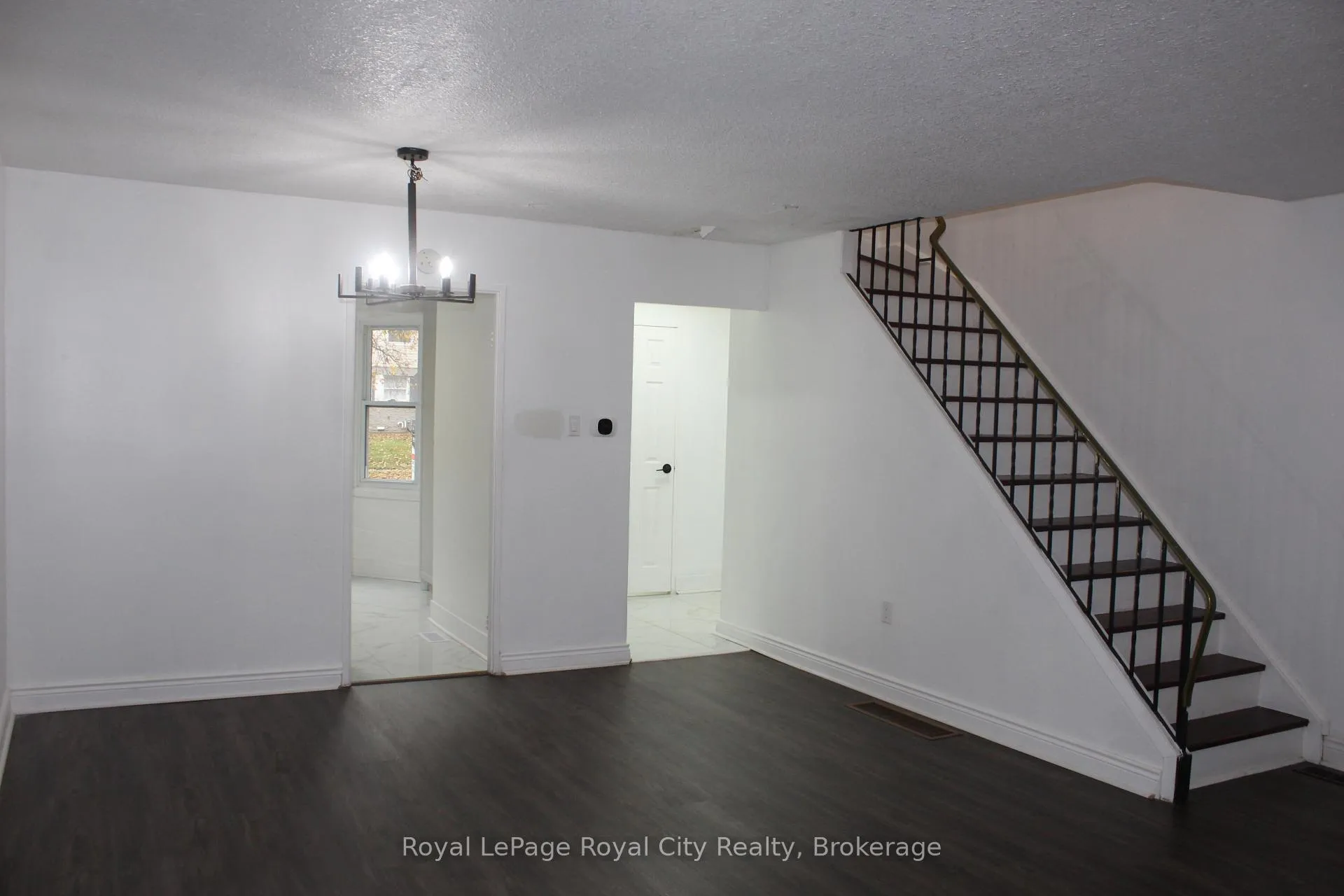 Photo 7 of 137 Jansen Avenue, Kitchener, Centreville Chicopee — HOMEH