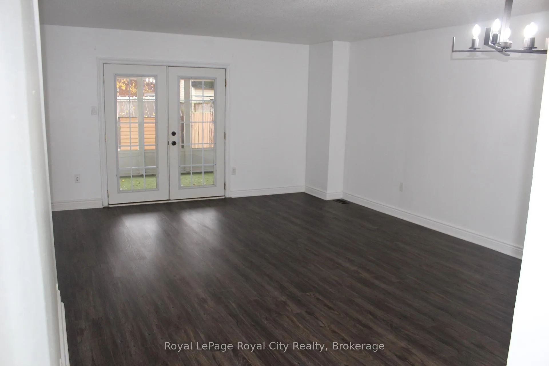 Photo 8 of 137 Jansen Avenue, Kitchener, Centreville Chicopee — HOMEH