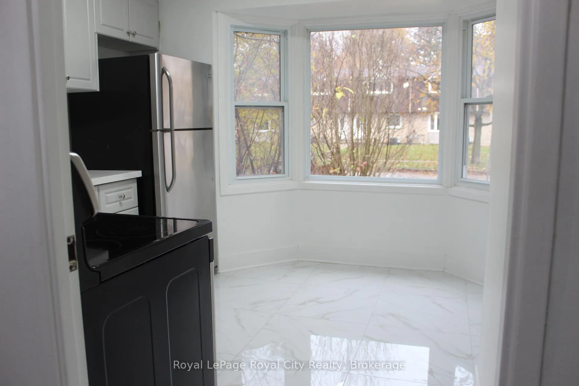 Photo 9 of 137 Jansen Avenue, Kitchener, Centreville Chicopee — HOMEH
