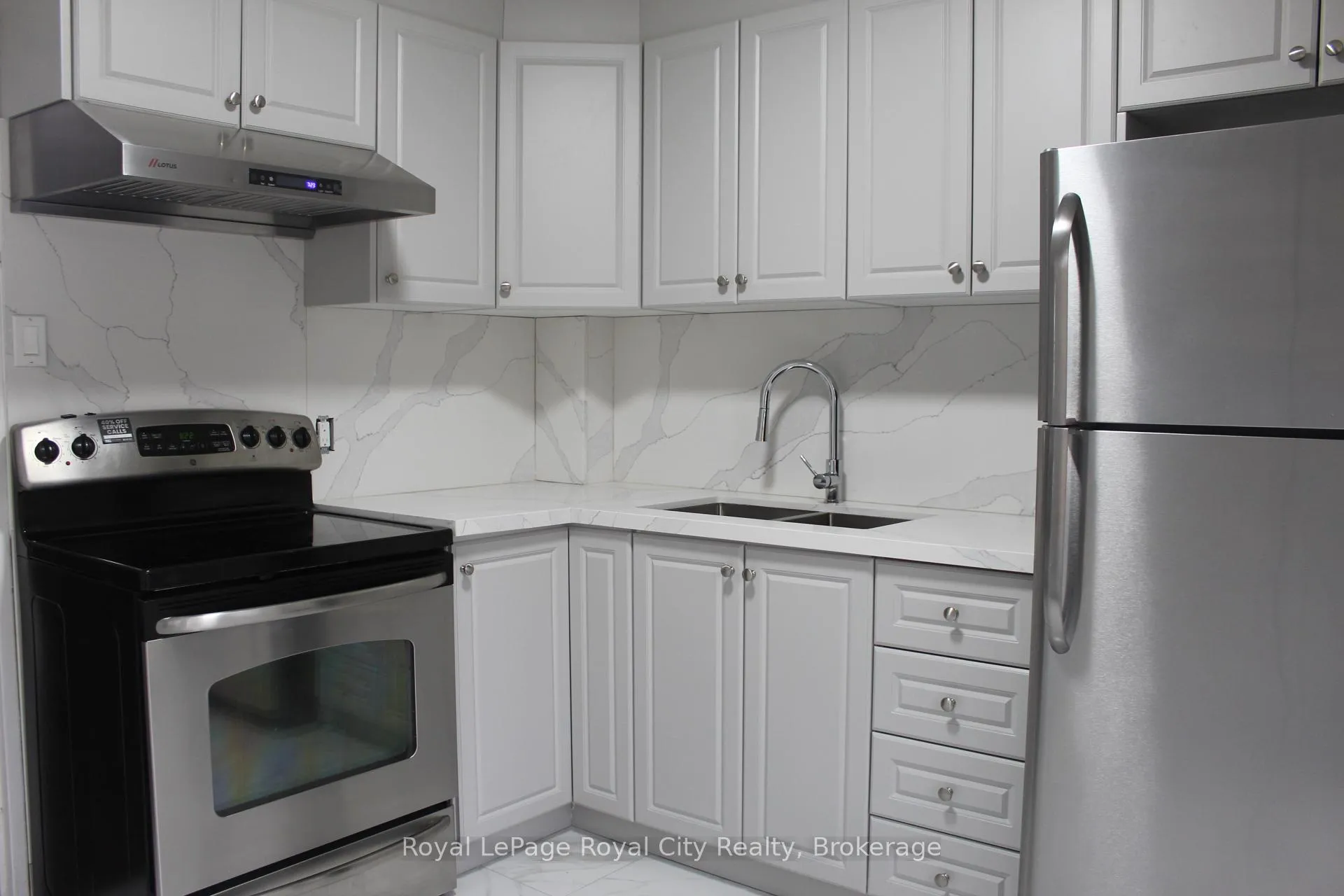 Photo 10 of 137 Jansen Avenue, Kitchener, Centreville Chicopee — HOMEH