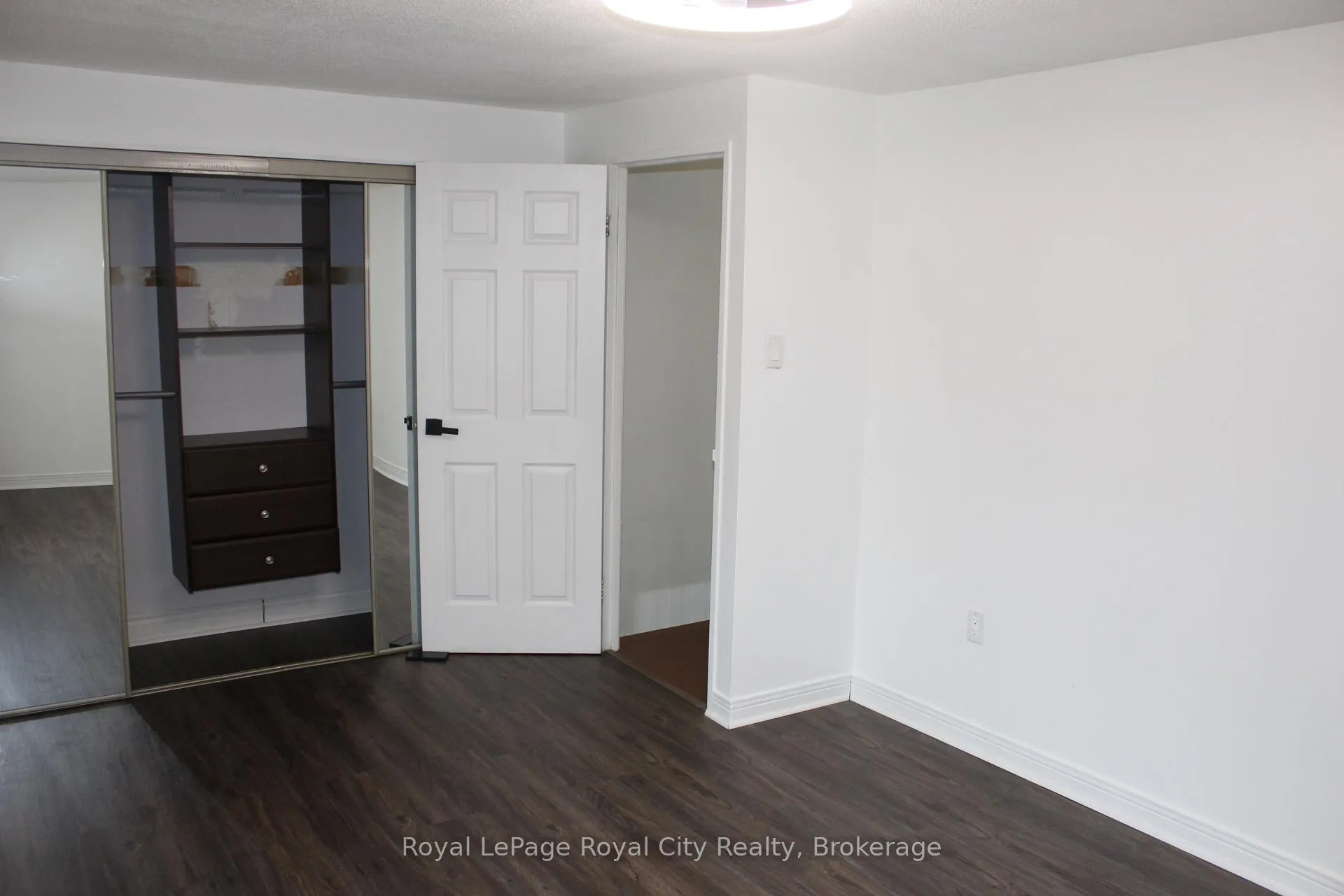 Photo 13 of 137 Jansen Avenue, Kitchener, Centreville Chicopee — HOMEH