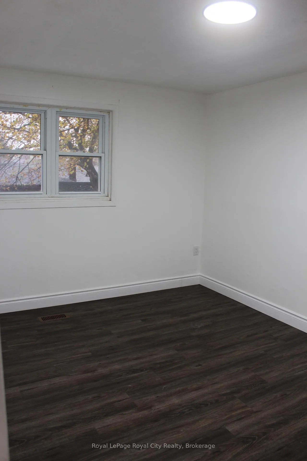 Photo 17 of 137 Jansen Avenue, Kitchener, Centreville Chicopee — HOMEH