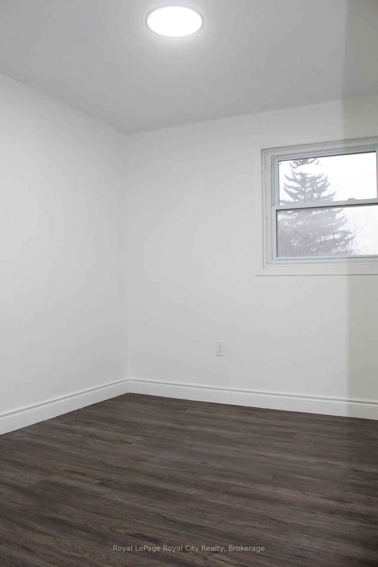 Photo 19 of 137 Jansen Avenue, Kitchener, Centreville Chicopee — HOMEH