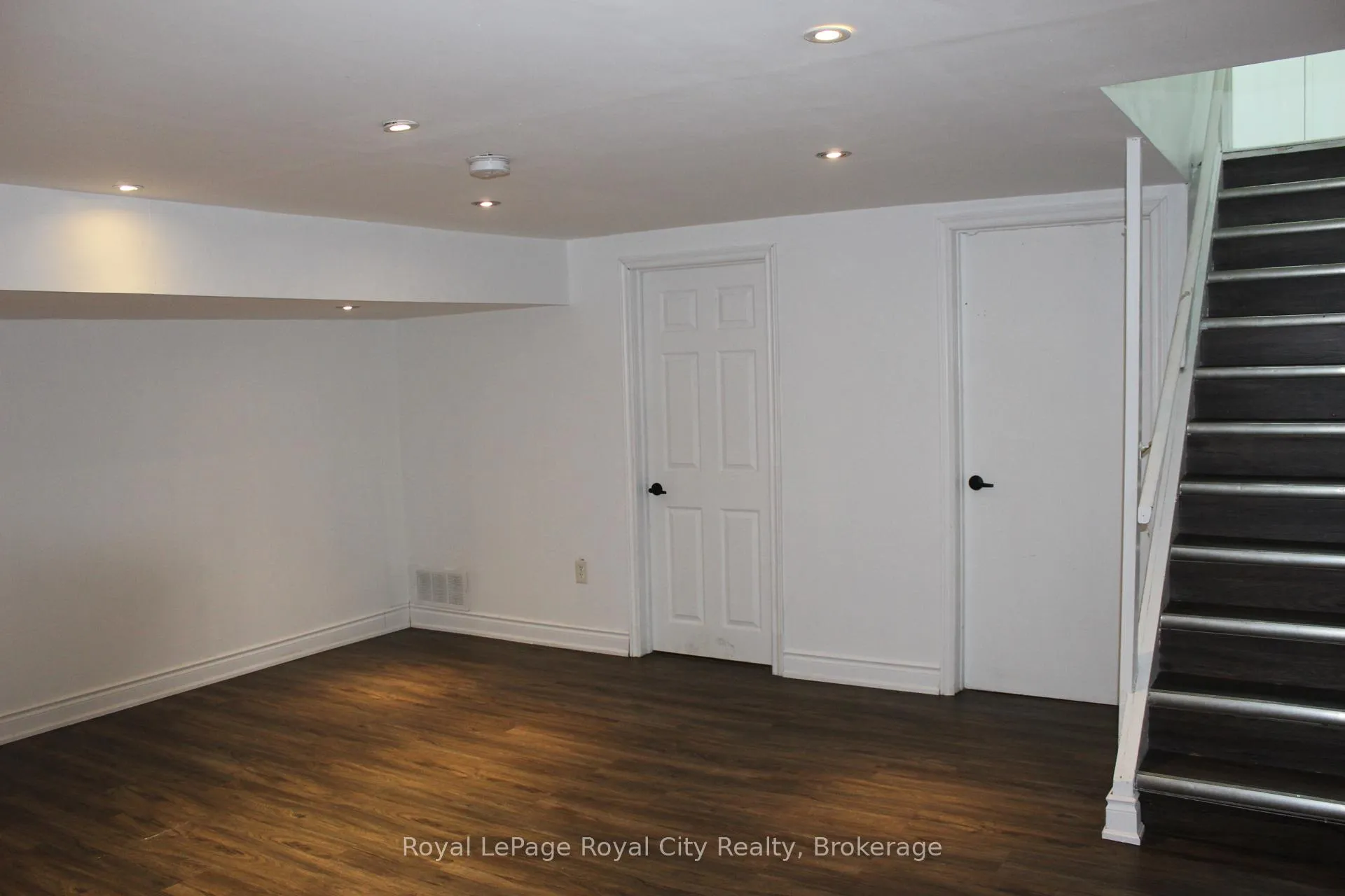 Photo 20 of 137 Jansen Avenue, Kitchener, Centreville Chicopee — HOMEH